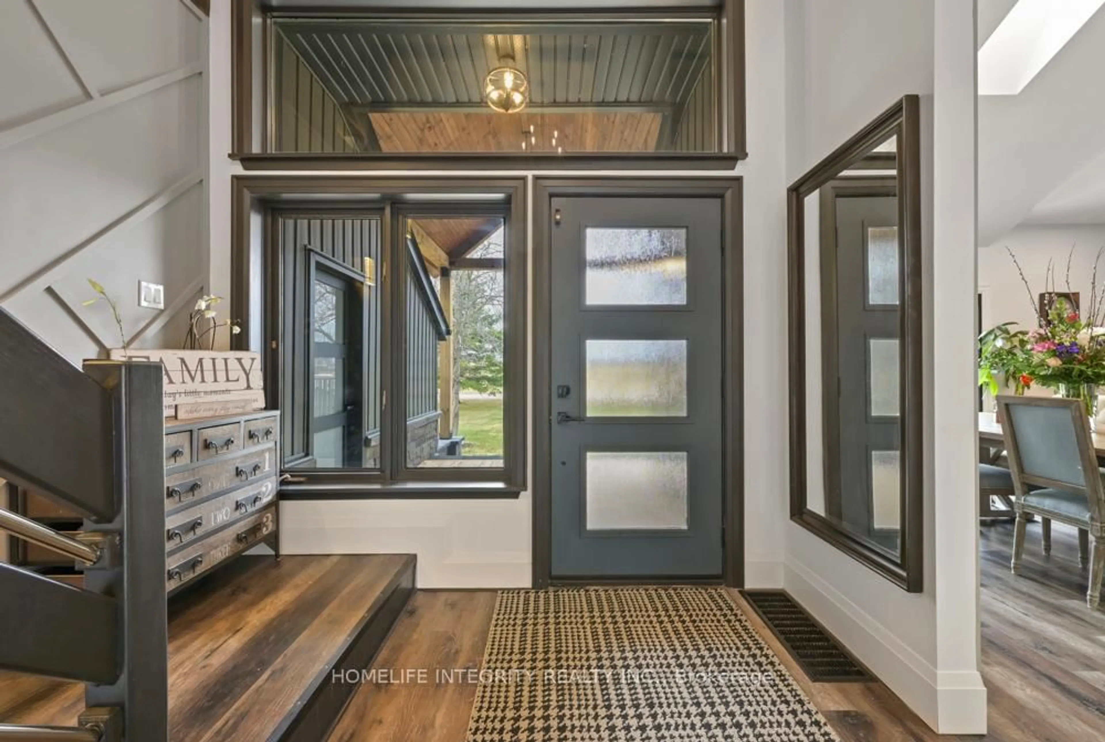 Indoor entryway for 7271 13th Line, New Tecumseth Ontario L9R 1V4