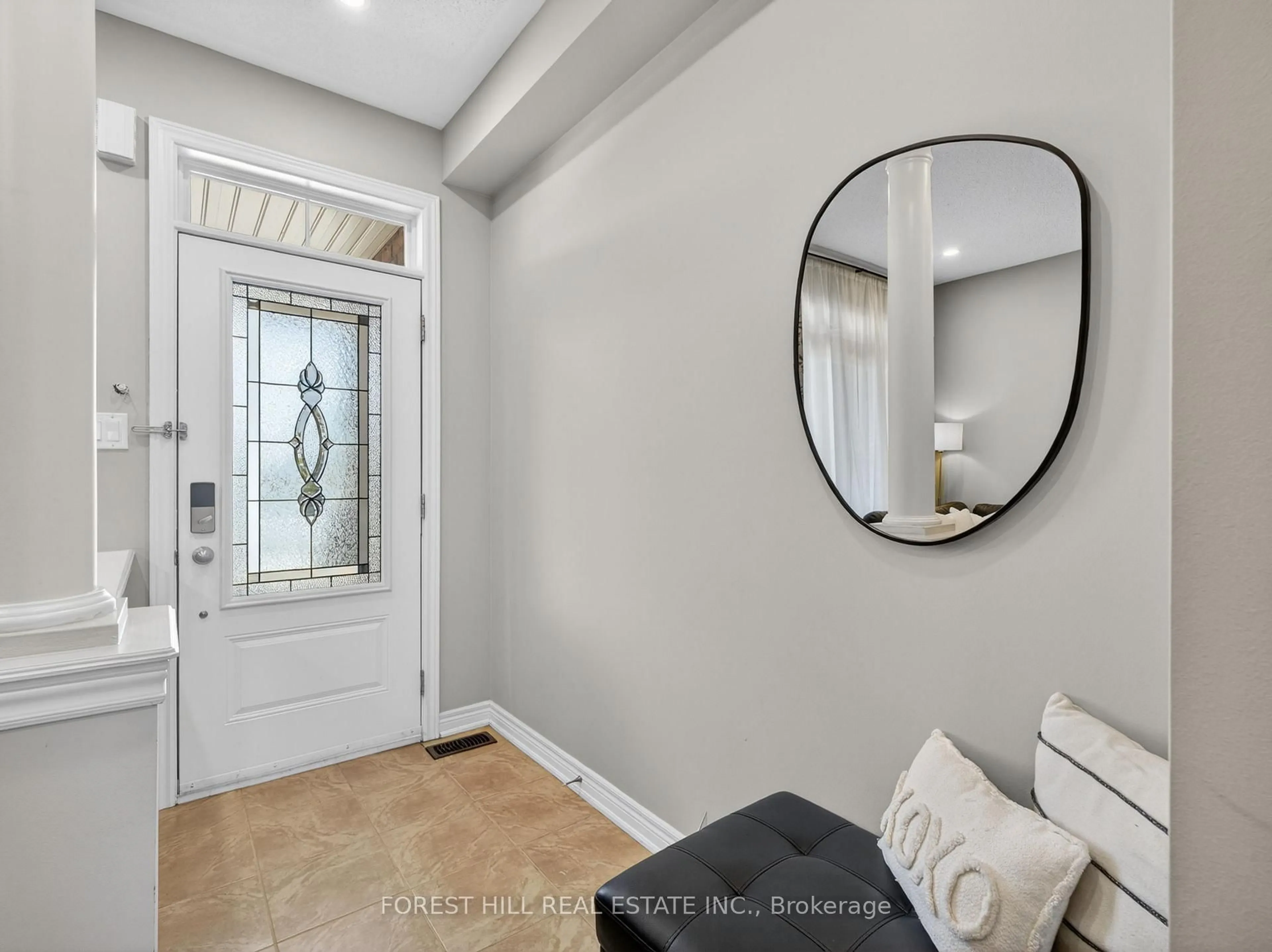 Indoor entryway for 41 Pavlova Cres, Richmond Hill Ontario L4E 0V8