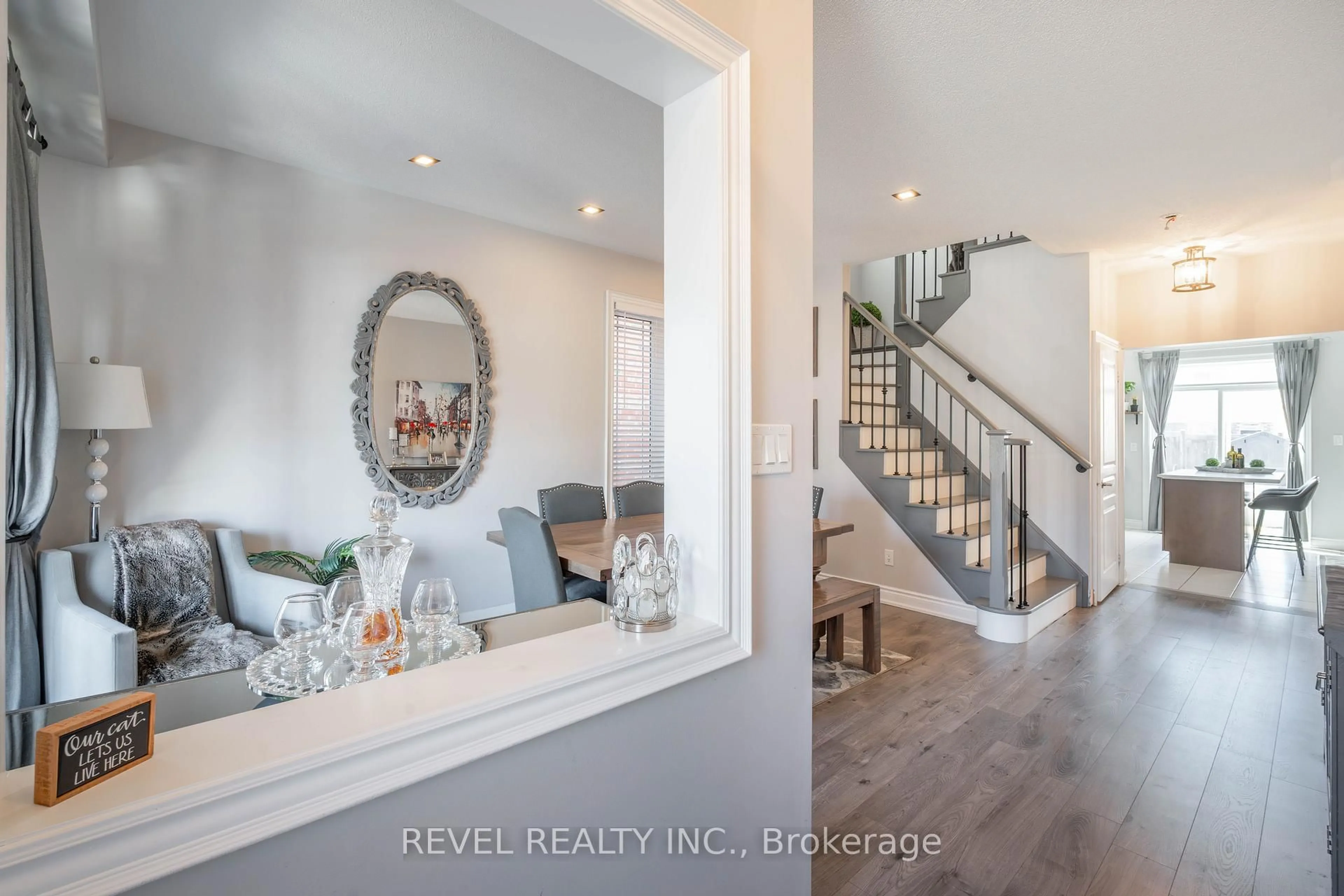 Indoor entryway for 18 Jackson Dr, New Tecumseth Ontario L0G 1W0