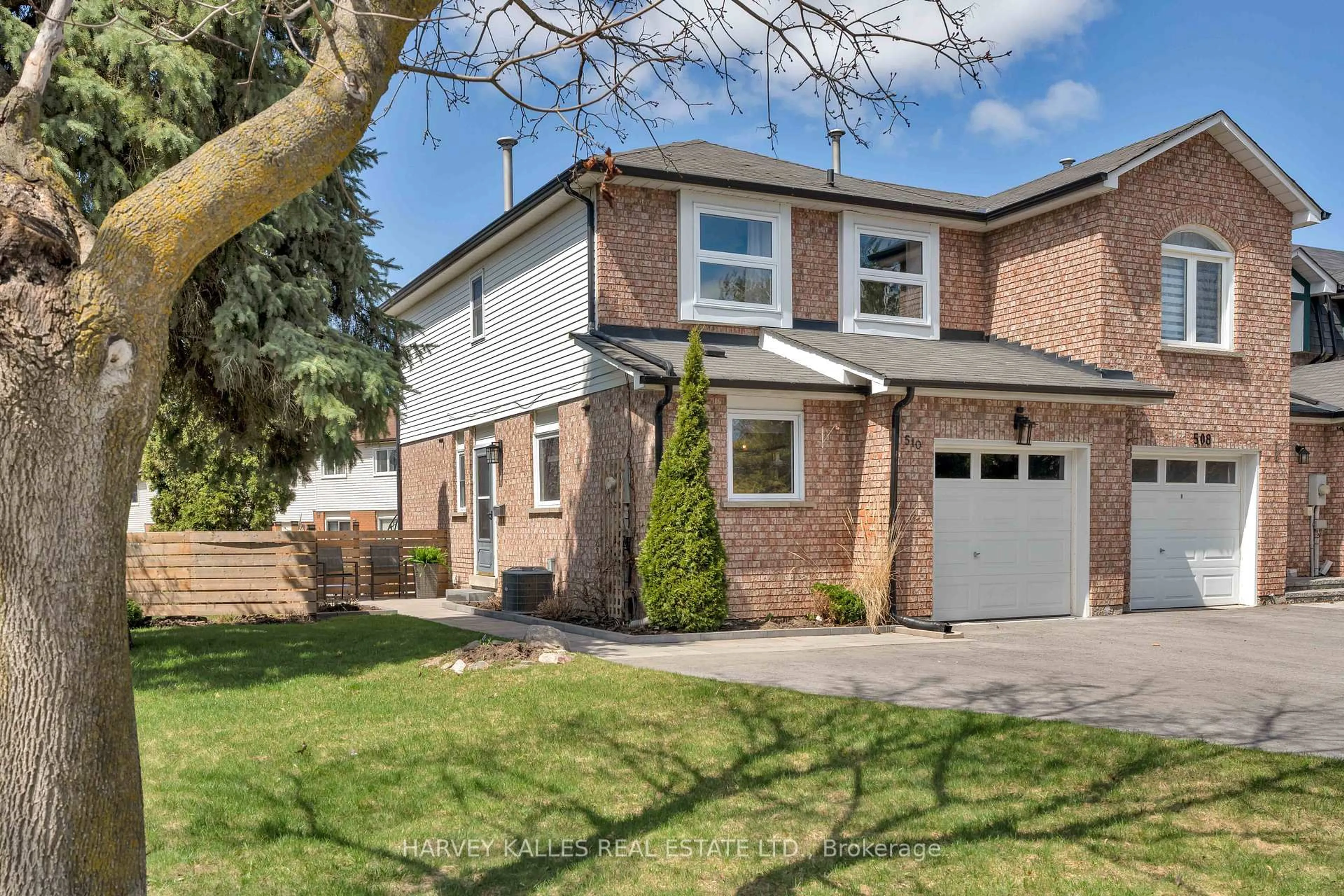 Home with brick exterior material, street for 510 Pickering Cres, Newmarket Ontario L3Y 8H1