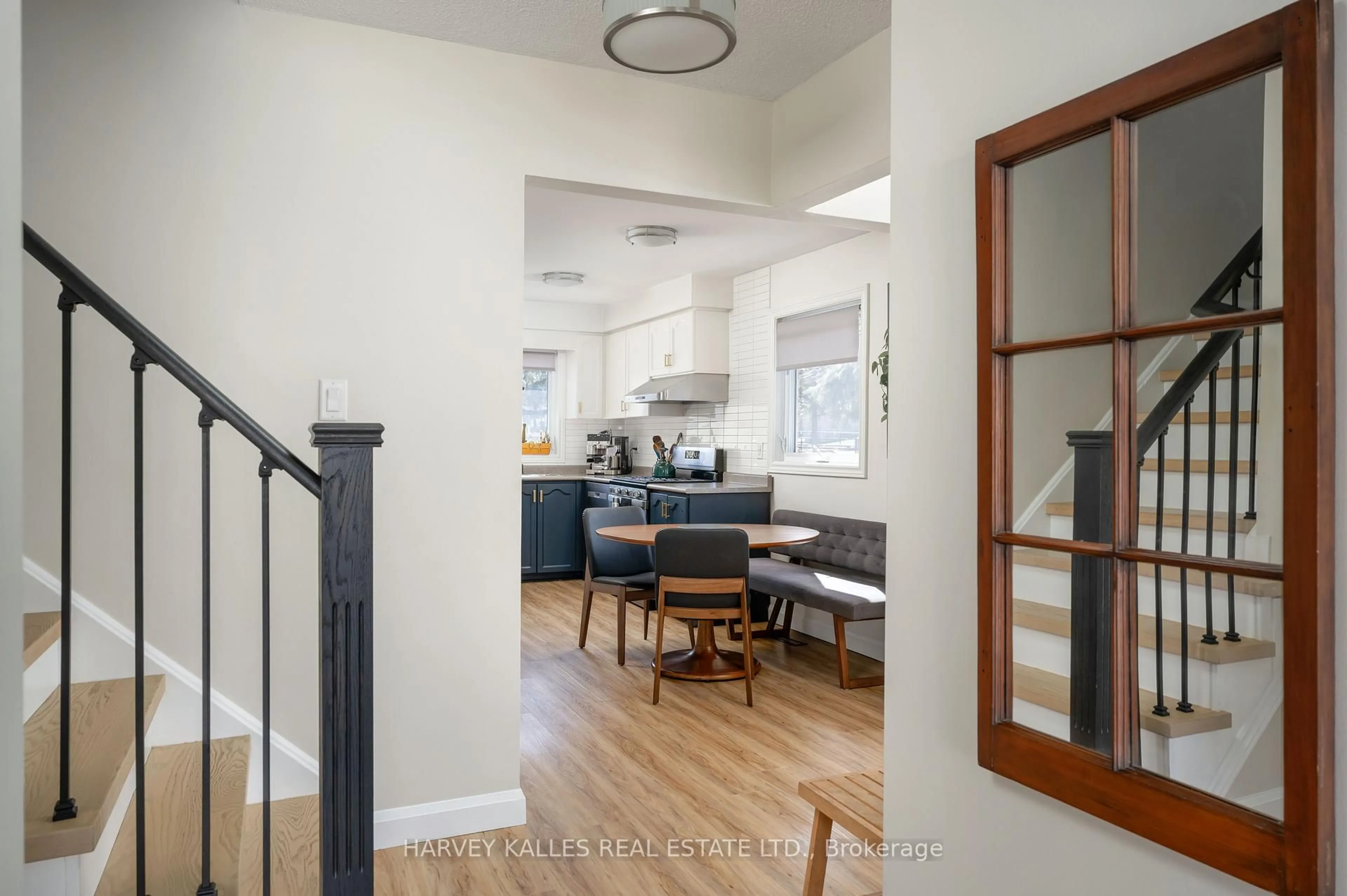 Open concept kitchen, unknown for 510 Pickering Cres, Newmarket Ontario L3Y 8H1