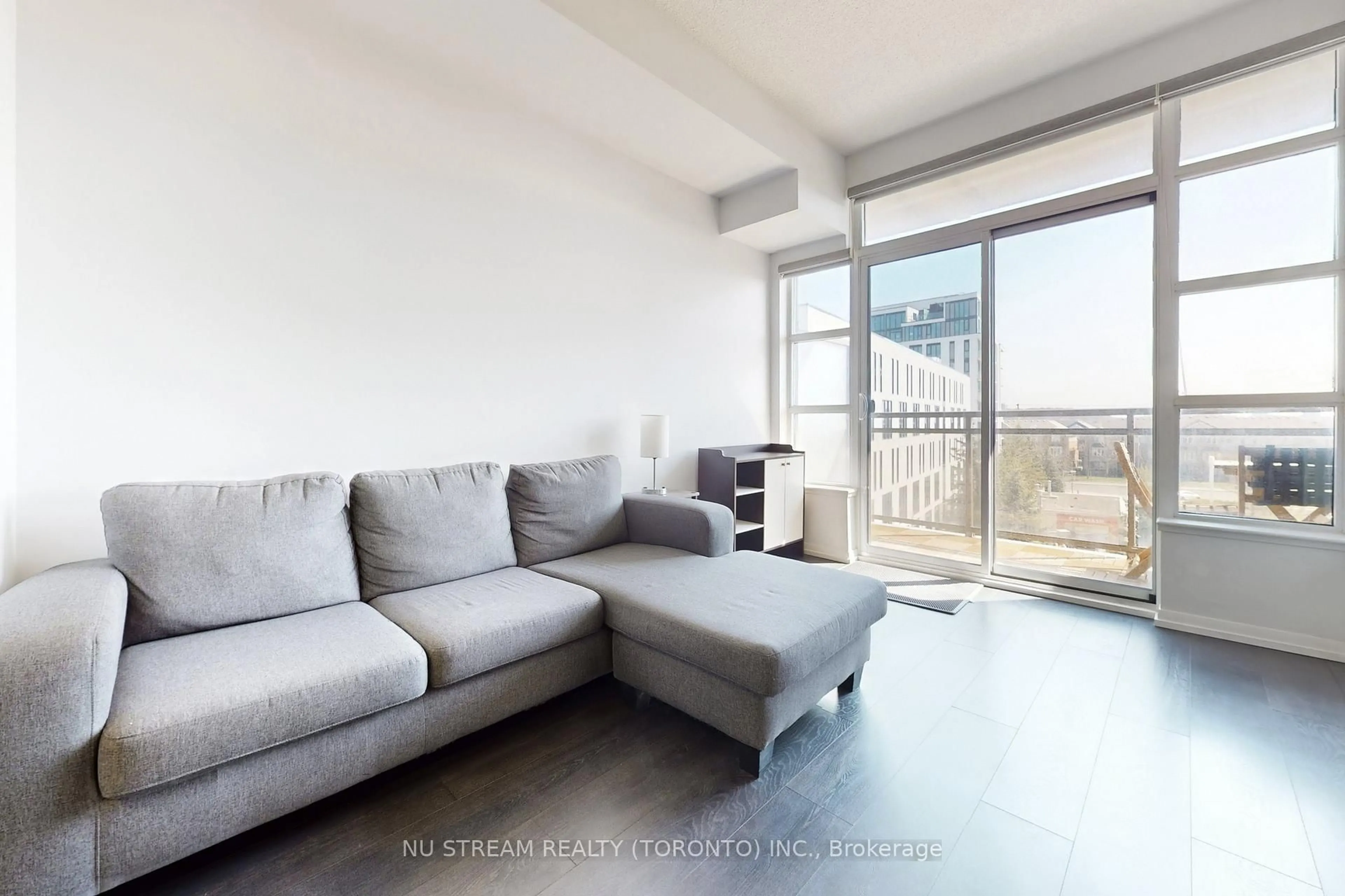 Living room with furniture, unknown for 540 Bur Oak Ave #535, Markham Ontario L6C 0Y2