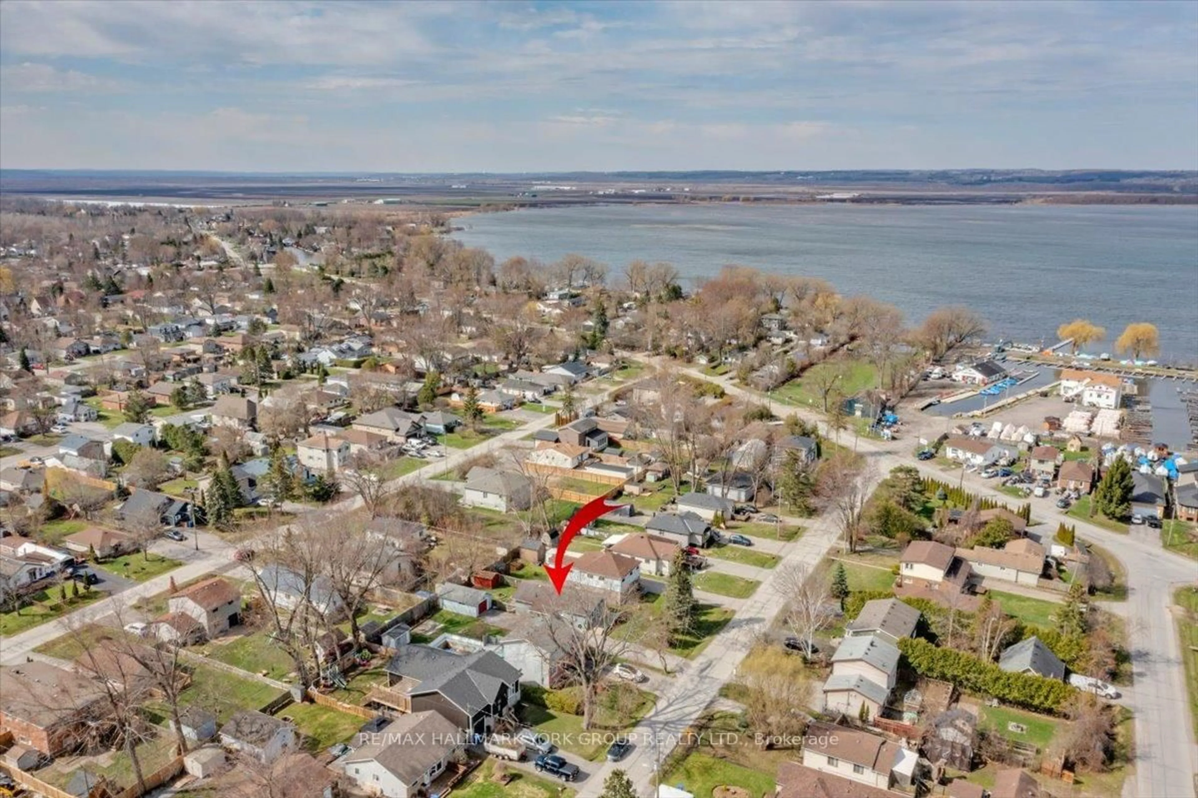 A pic from outside/outdoor area/front of a property/back of a property/a pic from drone, water/lake/river/ocean view for 341 Pasadena Dr, Georgina Ontario L4P 2Z2