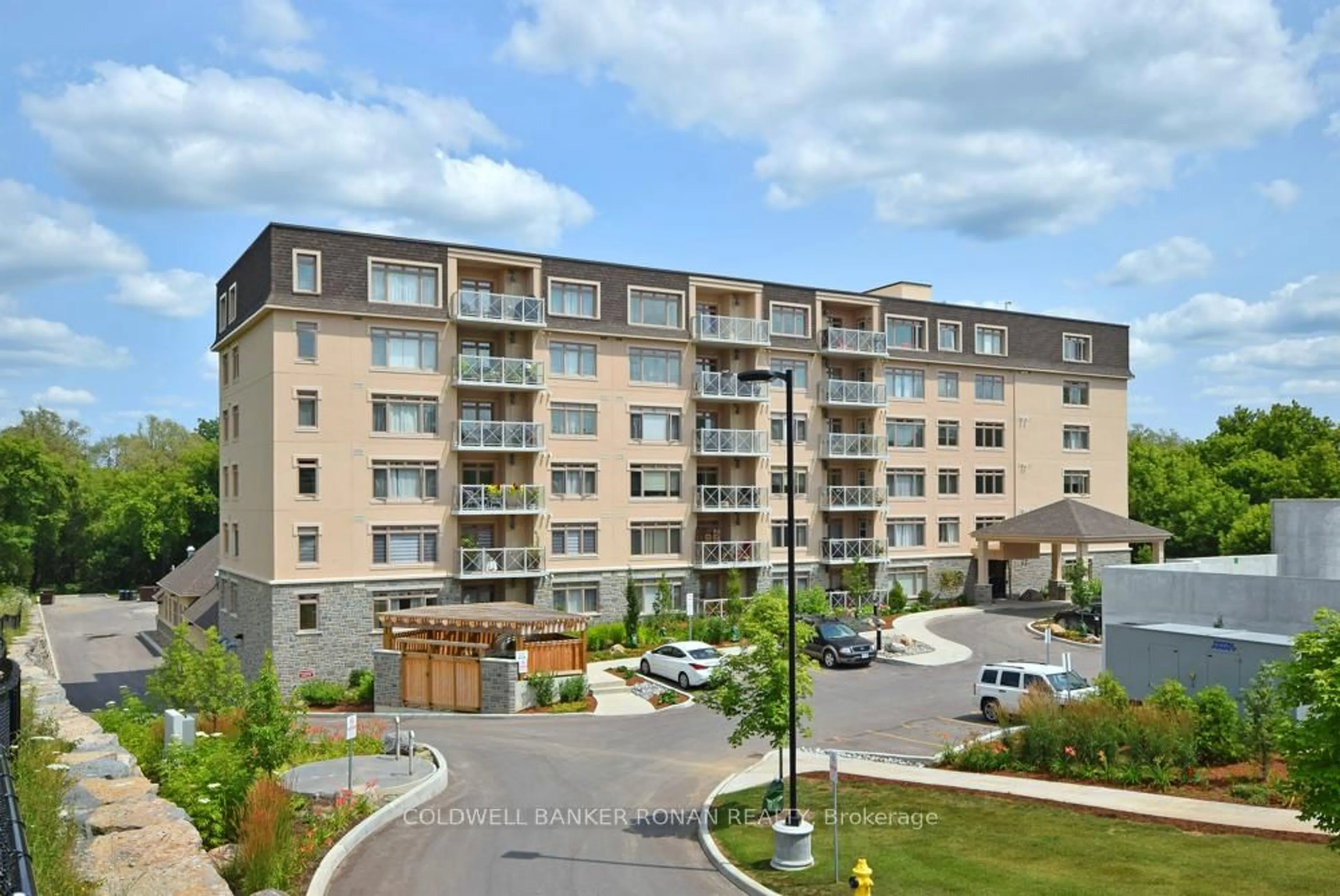 A pic from outside/outdoor area/front of a property/back of a property/a pic from drone, building for 149 Church St #401, King Ontario L0G 1T0