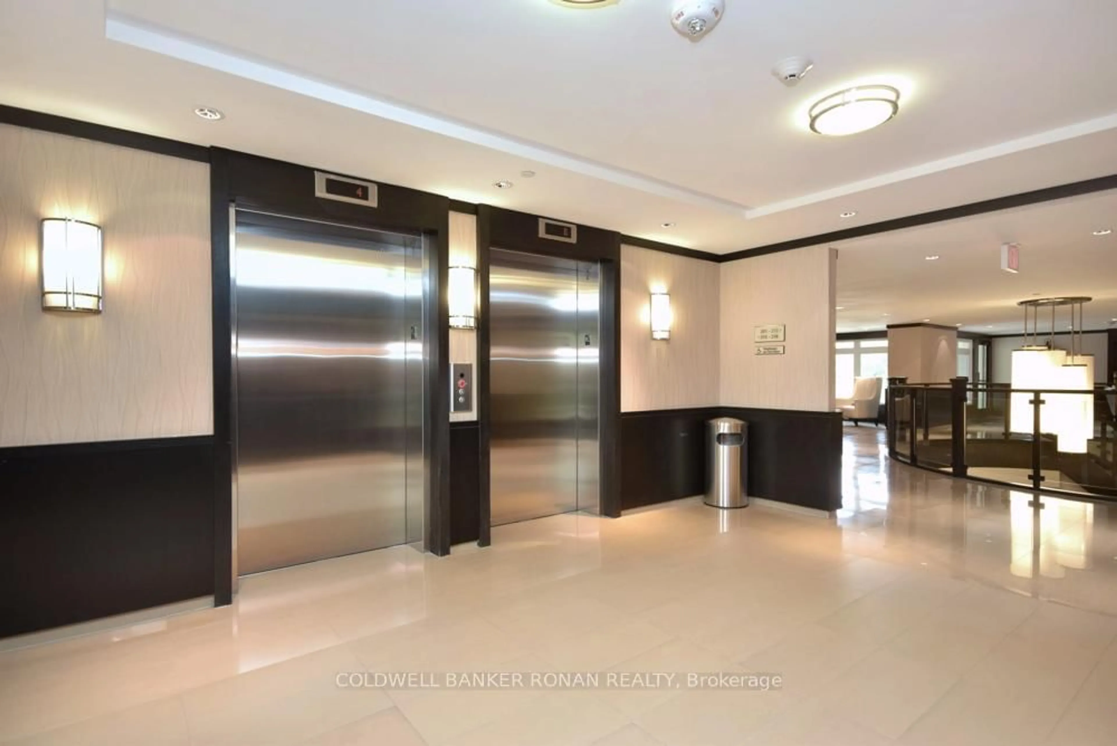 Indoor foyer for 149 Church St #401, King Ontario L0G 1T0