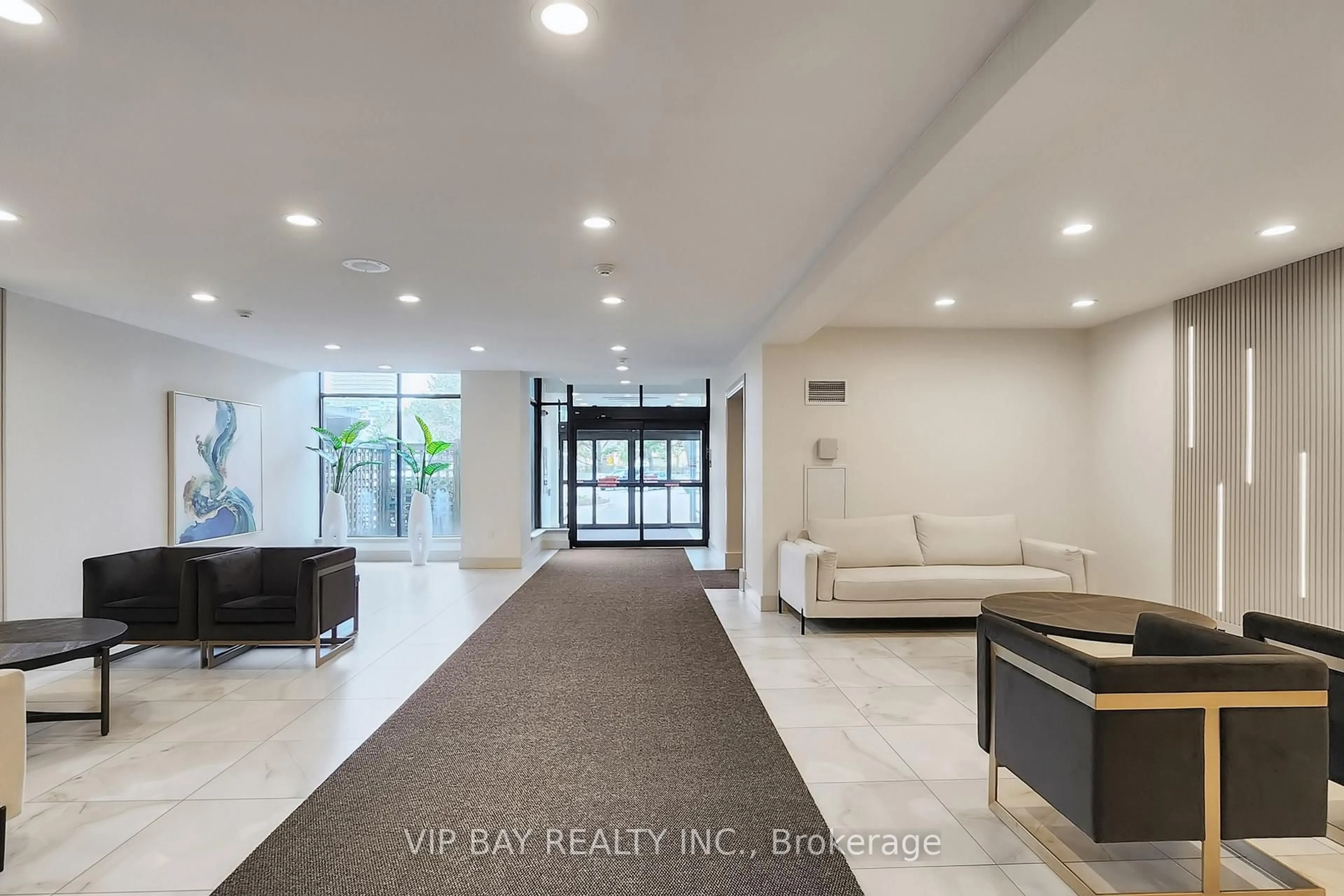 Lobby for 32 Clarissa Dr #524, Richmond Hill Ontario L4C 9R7