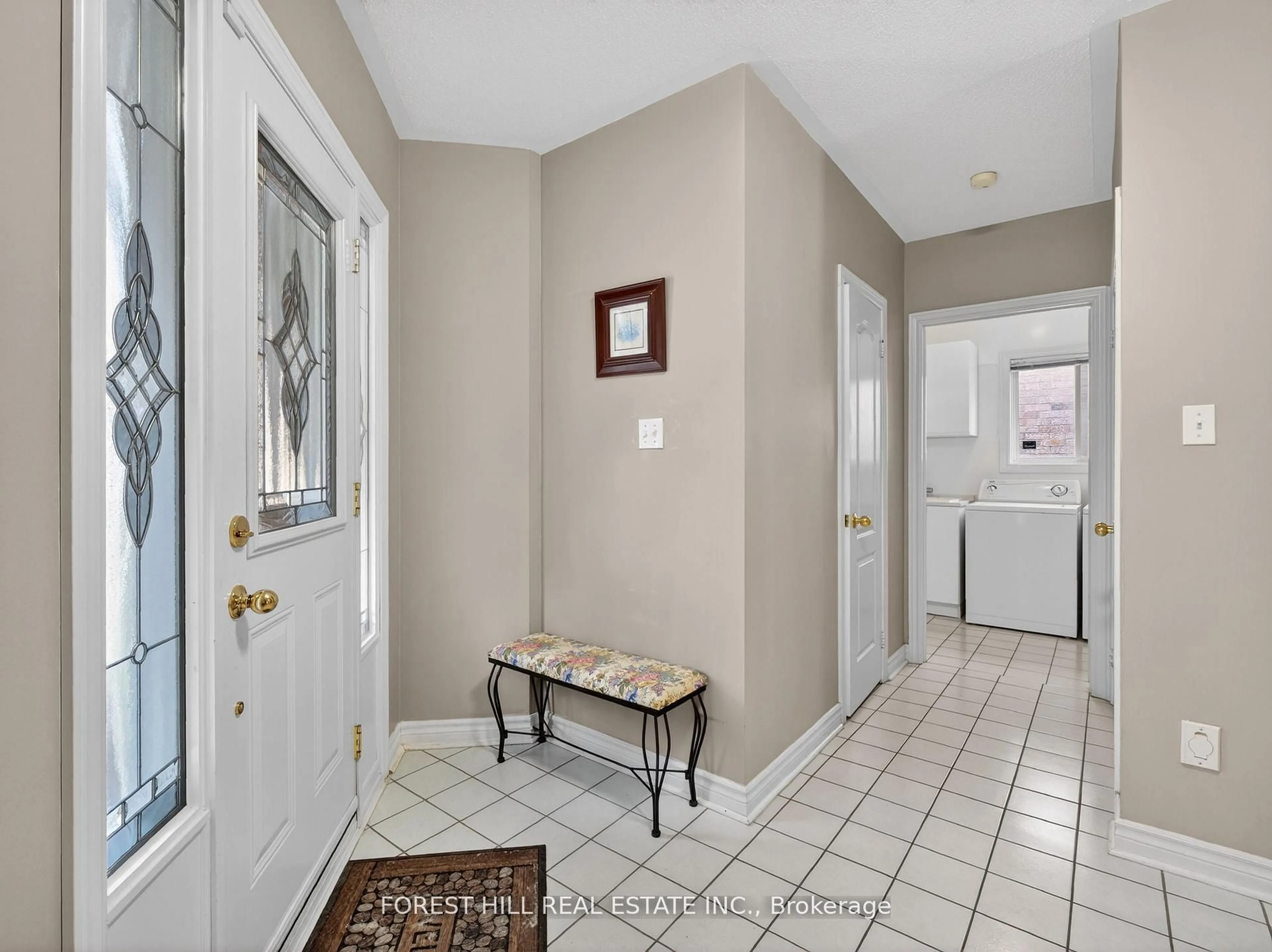 Indoor entryway for 43 Rockwood Cres, Vaughan Ontario L4J 7T2
