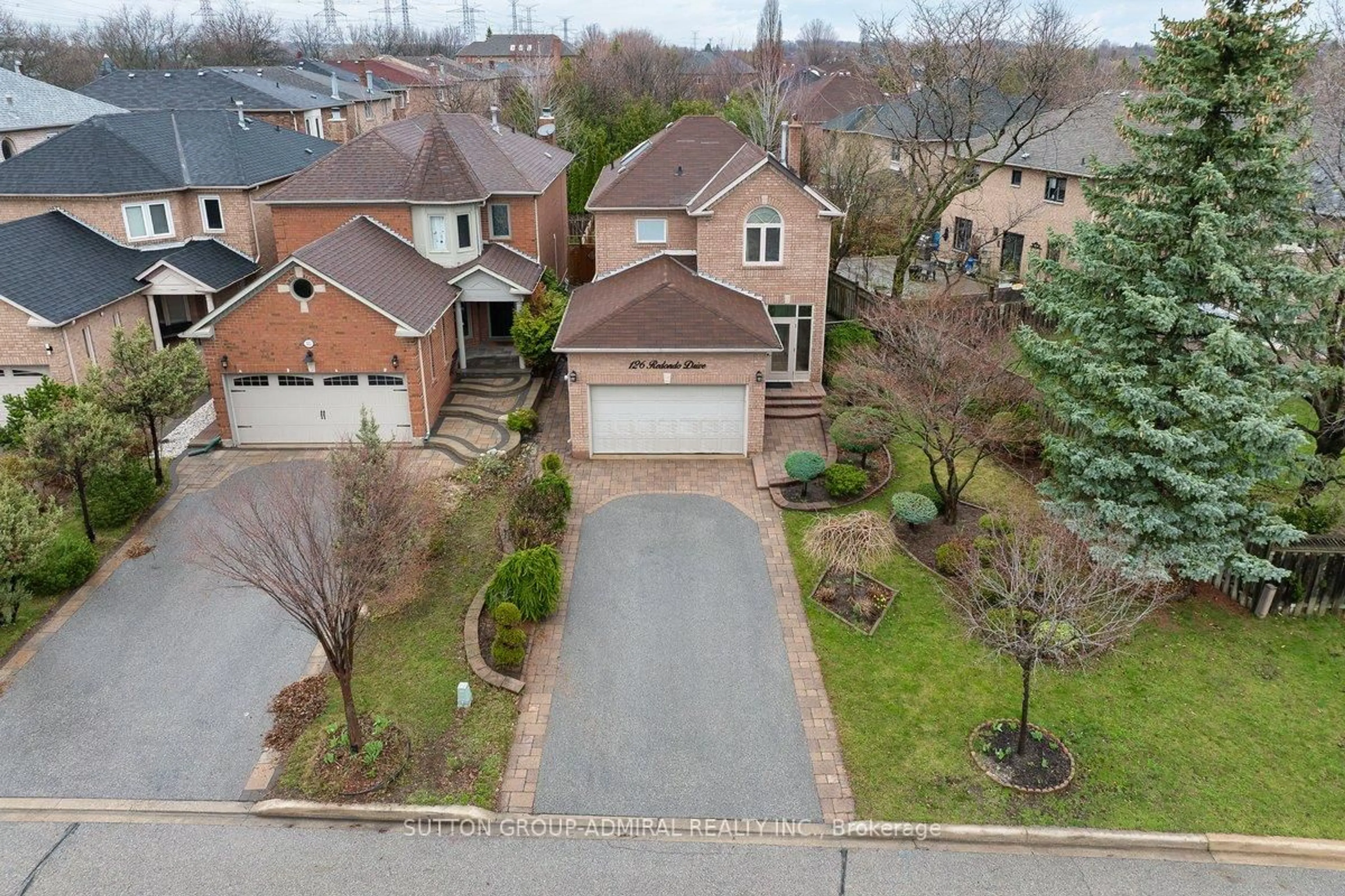 A pic from outside/outdoor area/front of a property/back of a property/a pic from drone, street for 126 Redondo Dr, Vaughan Ontario L4J 7S5