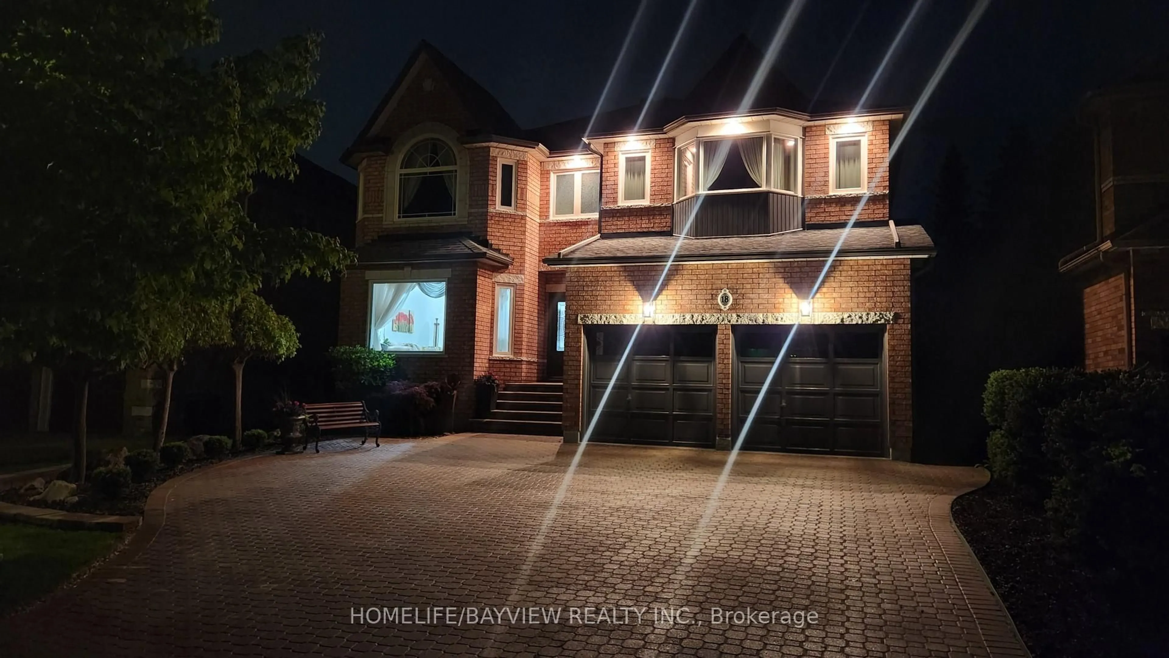 Home theater for 18 Marinucci Crt, Richmond Hill Ontario L4C 0M3