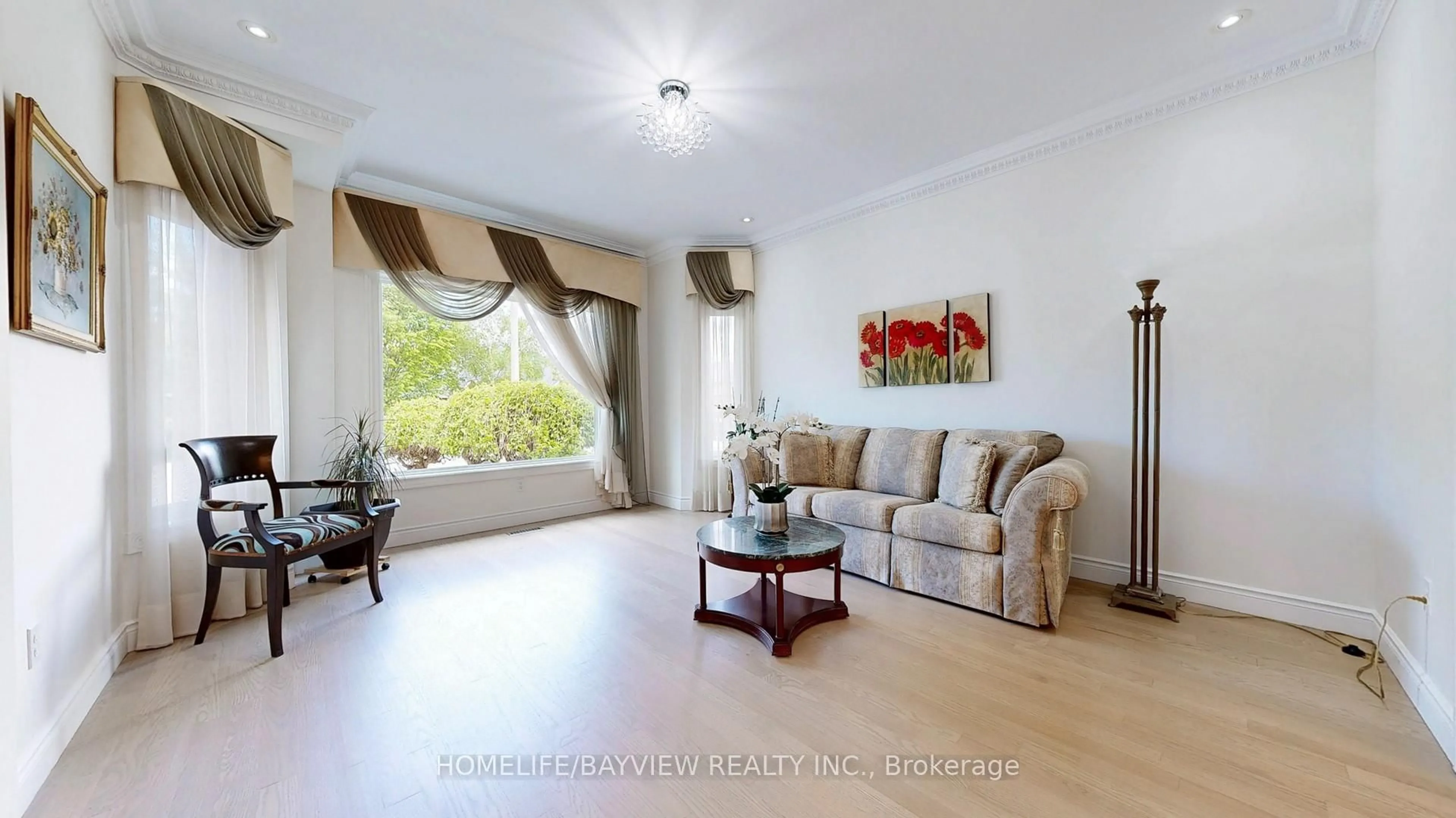 Living room with furniture, wood/laminate floor for 18 Marinucci Crt, Richmond Hill Ontario L4C 0M3