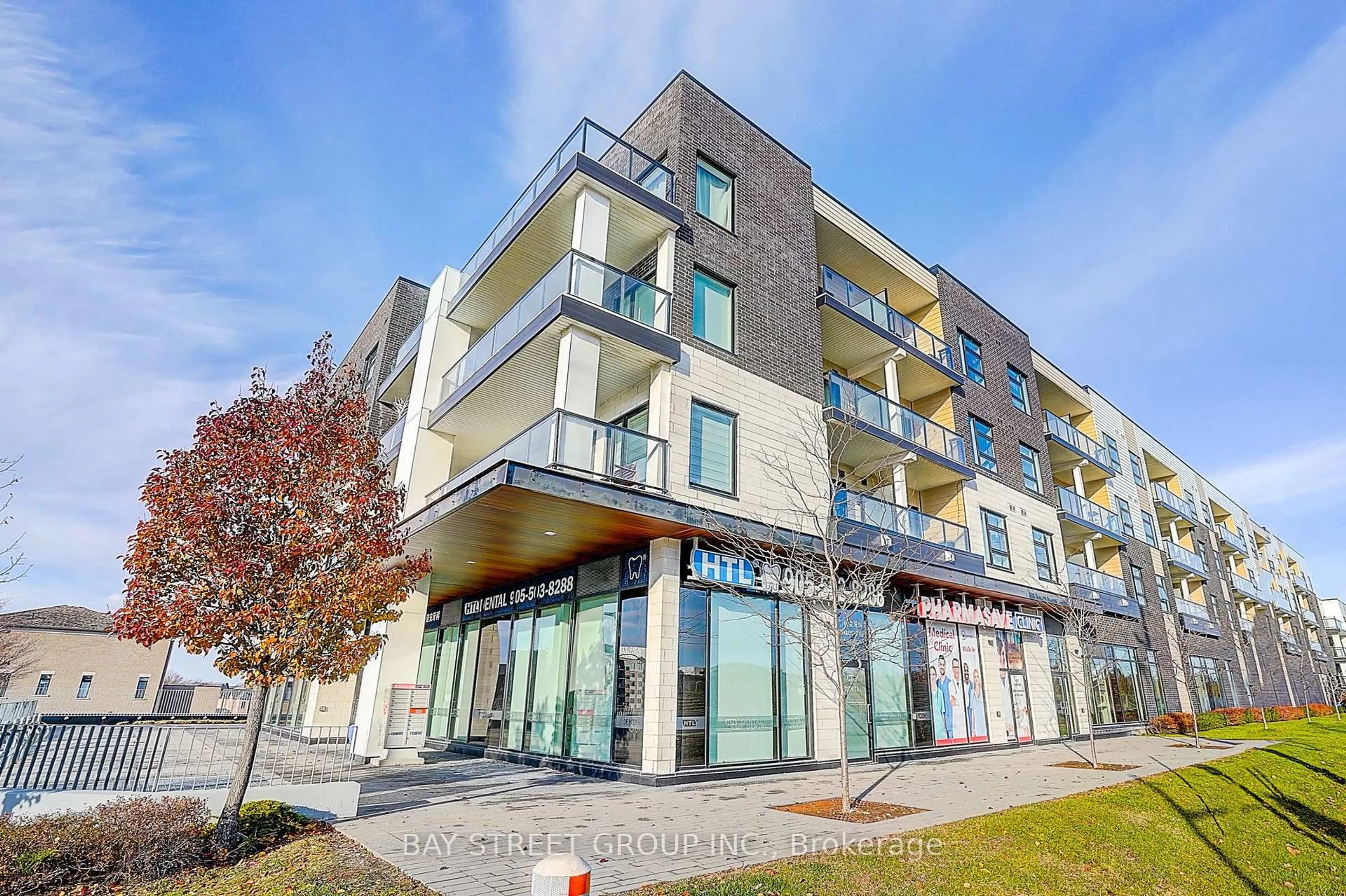 Patio, building for 555 William Graham Dr #348, Aurora Ontario L4G 4H9