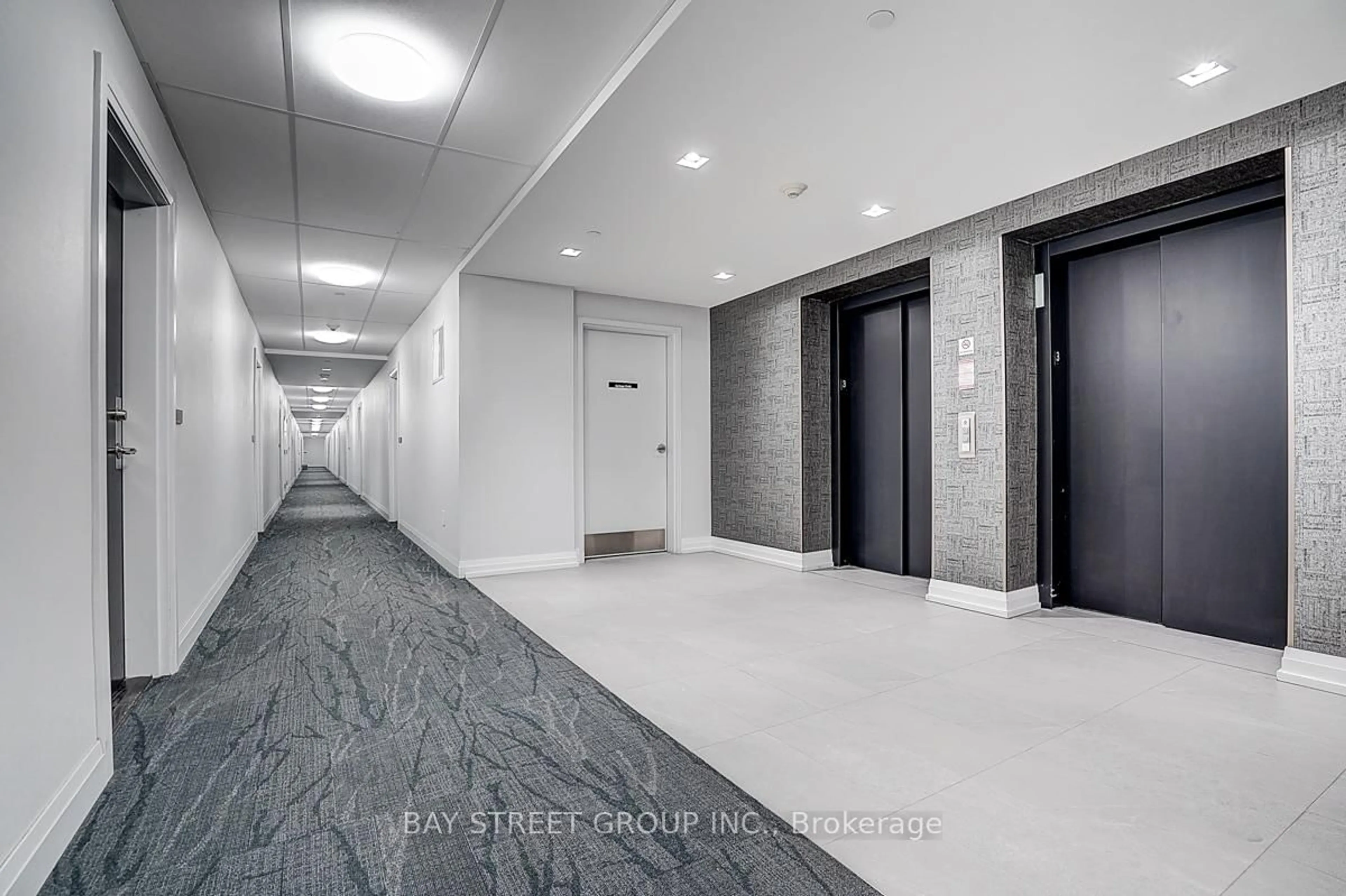 Indoor foyer for 555 William Graham Dr #348, Aurora Ontario L4G 4H9