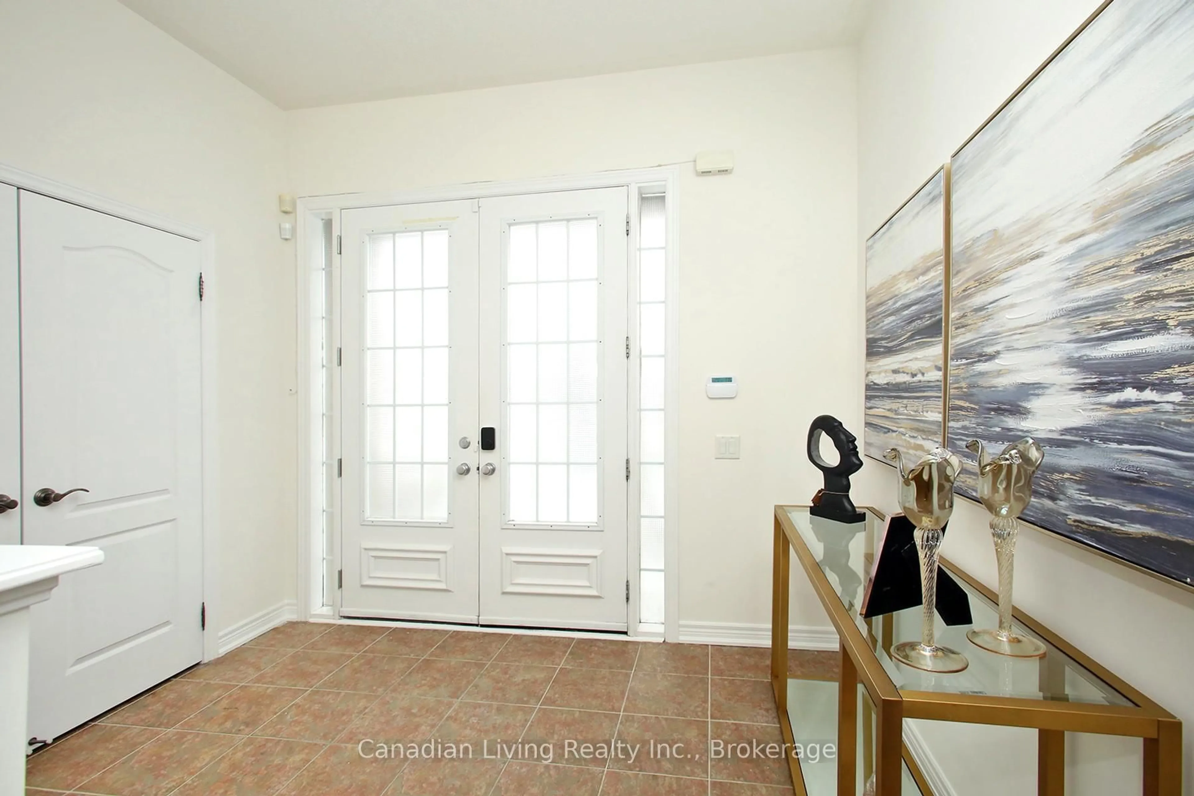 Indoor entryway for 670 Via Romano Blvd, Vaughan Ontario L6A 0G2