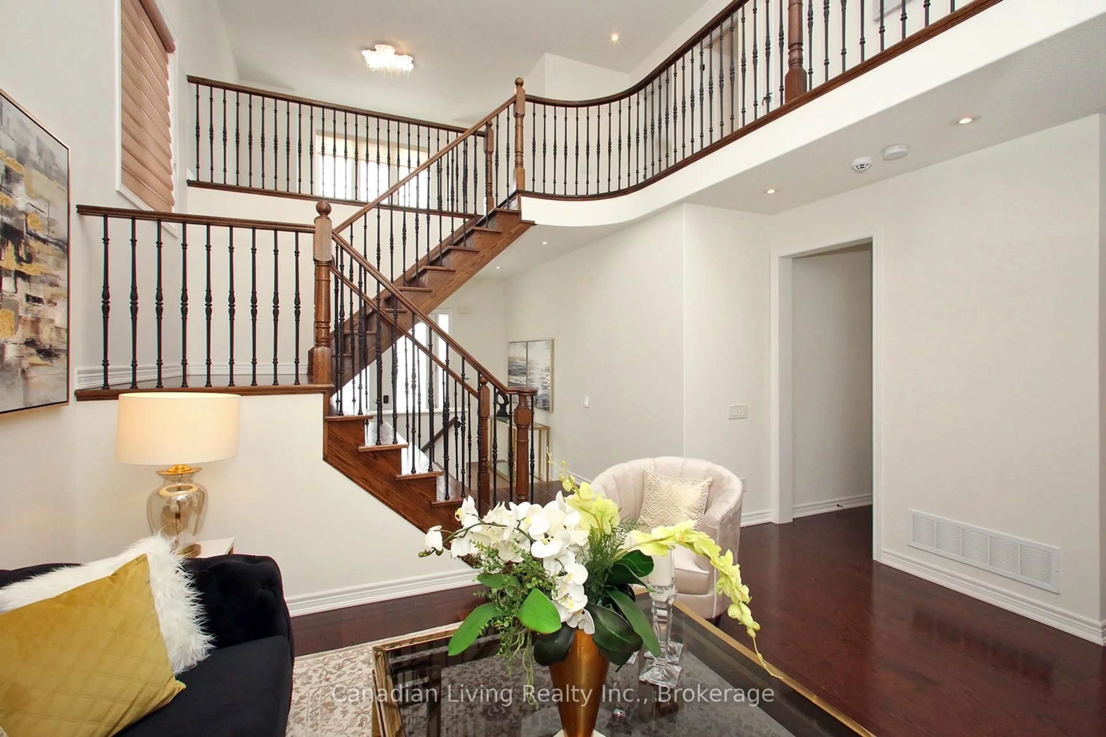 Indoor foyer for 670 Via Romano Blvd, Vaughan Ontario L6A 0G2