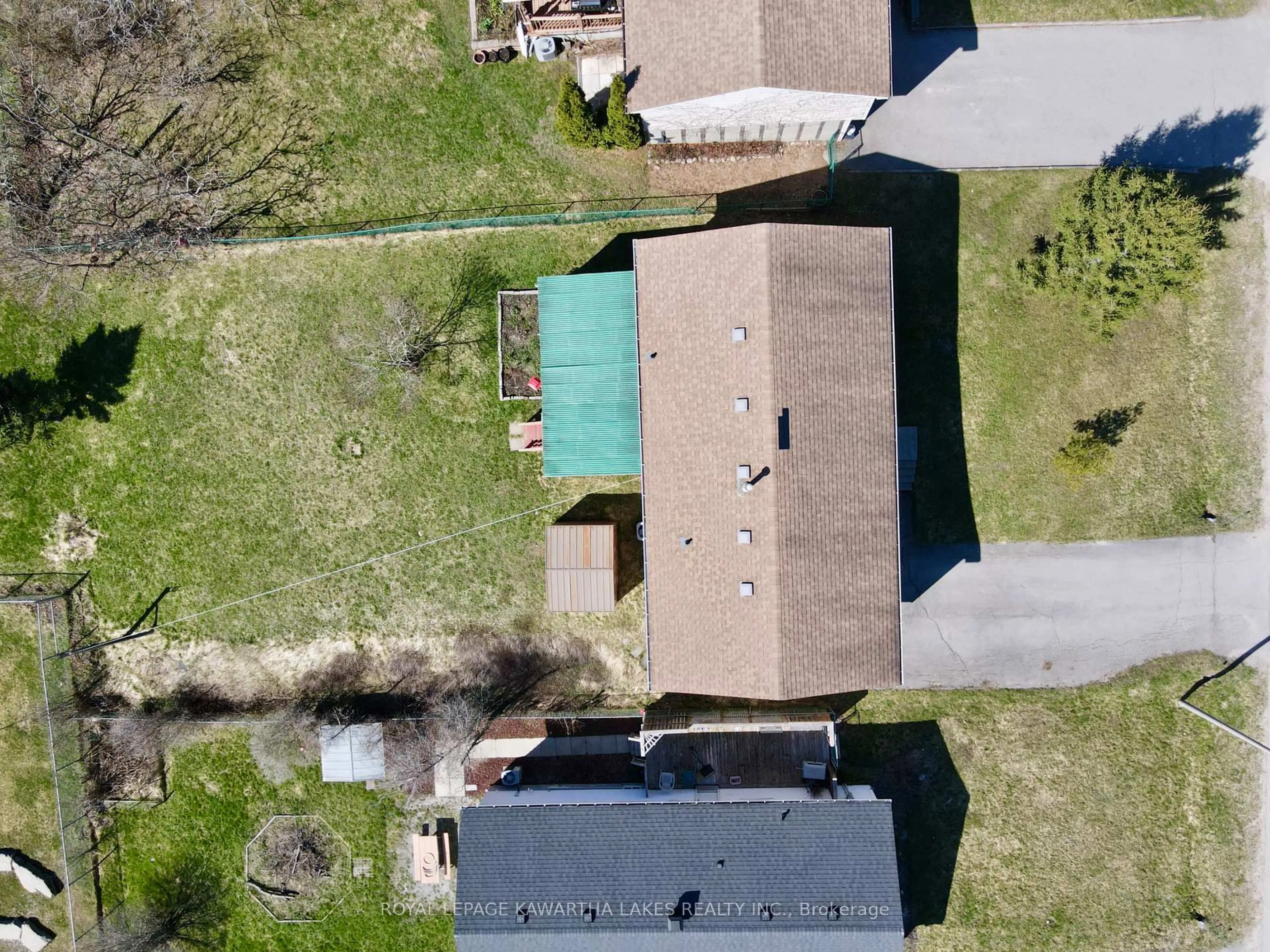 A pic from outside/outdoor area/front of a property/back of a property/a pic from drone, unknown for 194 Park St, Brock Ontario L0E 1E0