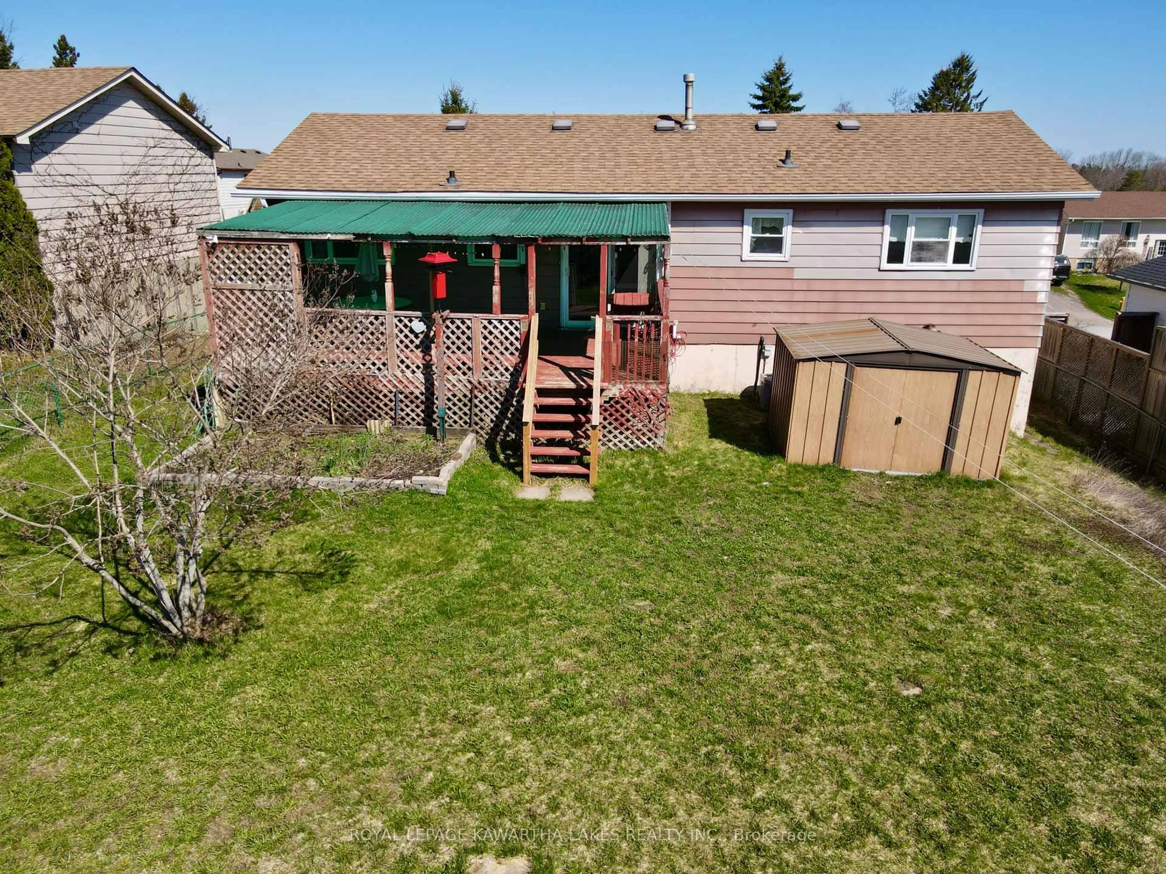 A pic from outside/outdoor area/front of a property/back of a property/a pic from drone, unknown for 194 Park St, Brock Ontario L0E 1E0