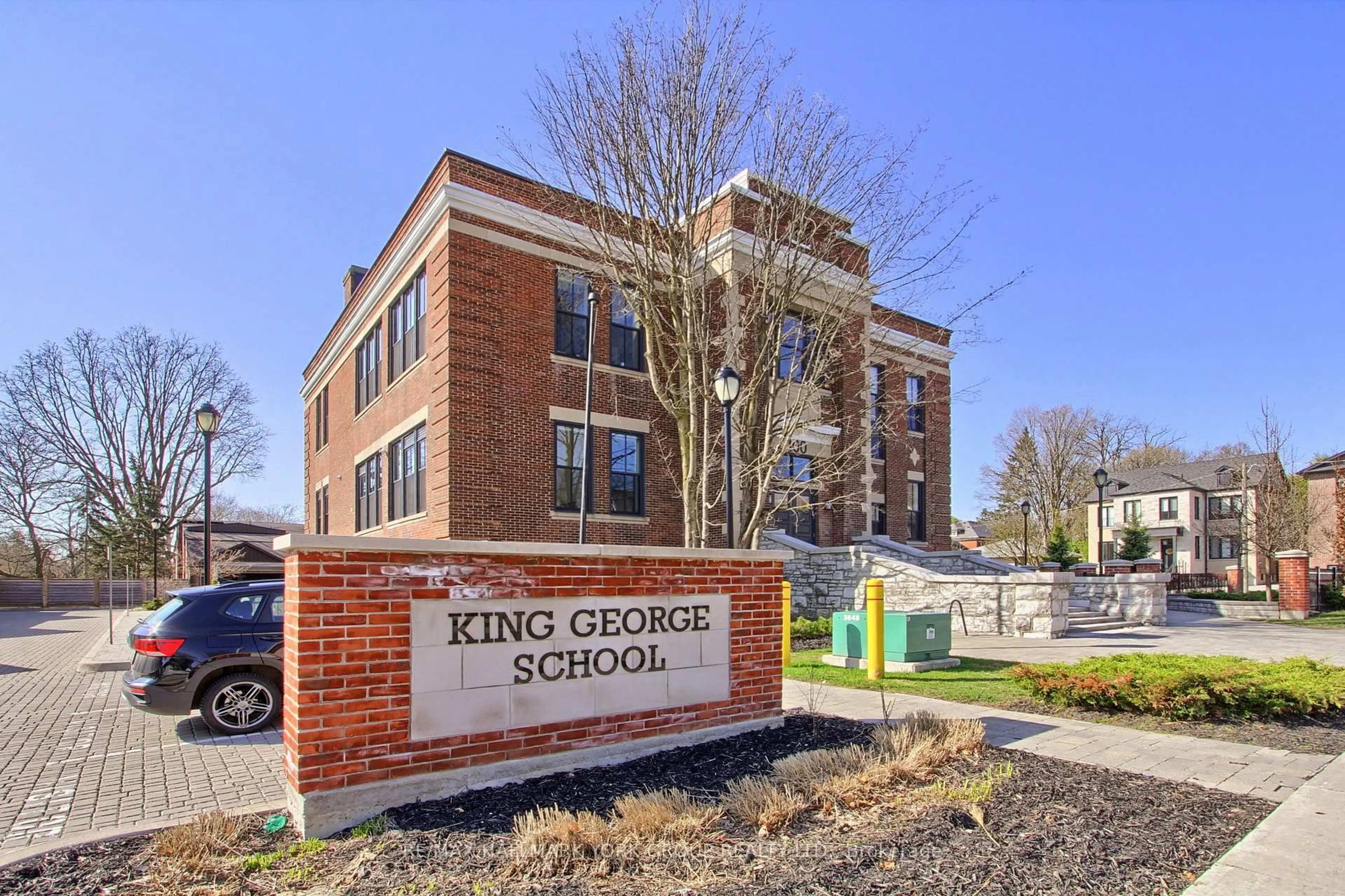 Unknown for 400 Park Ave #203, Newmarket Ontario L3Y 1V8