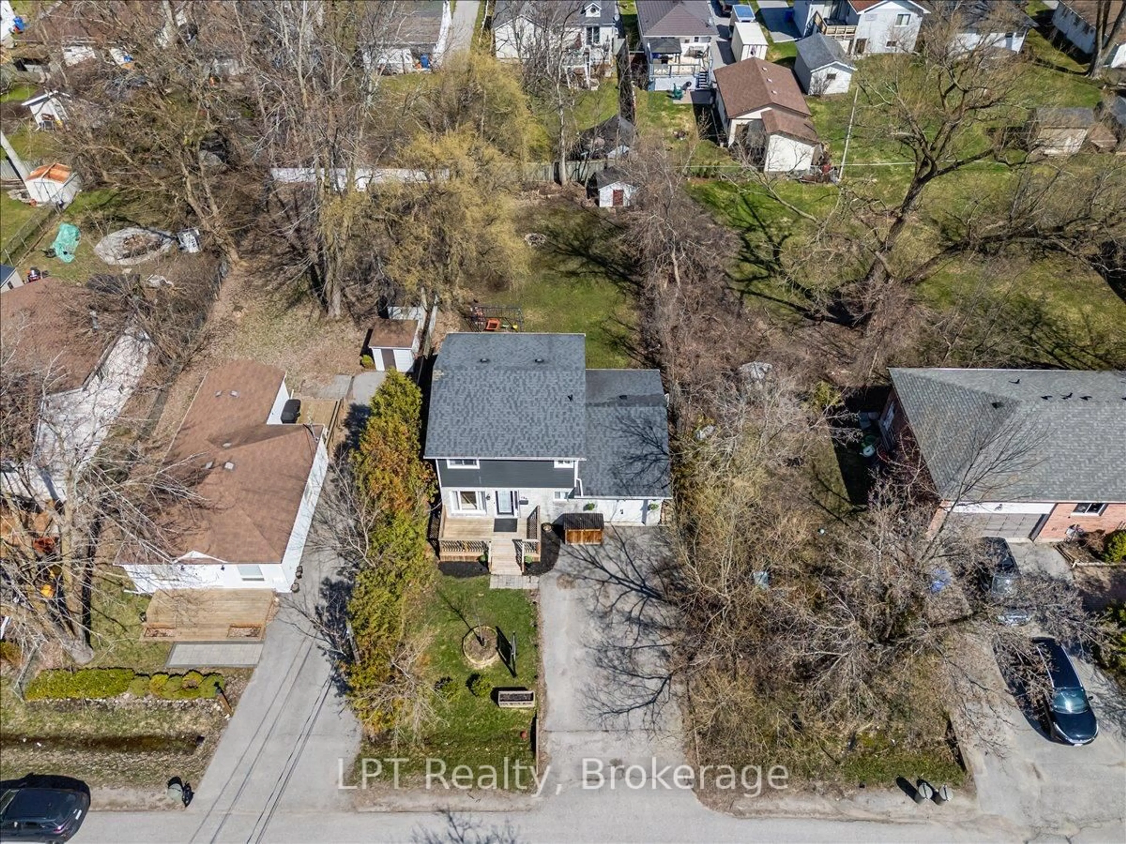 A pic from outside/outdoor area/front of a property/back of a property/a pic from drone, street for 154 Beach Rd, Georgina Ontario L4P 2L7