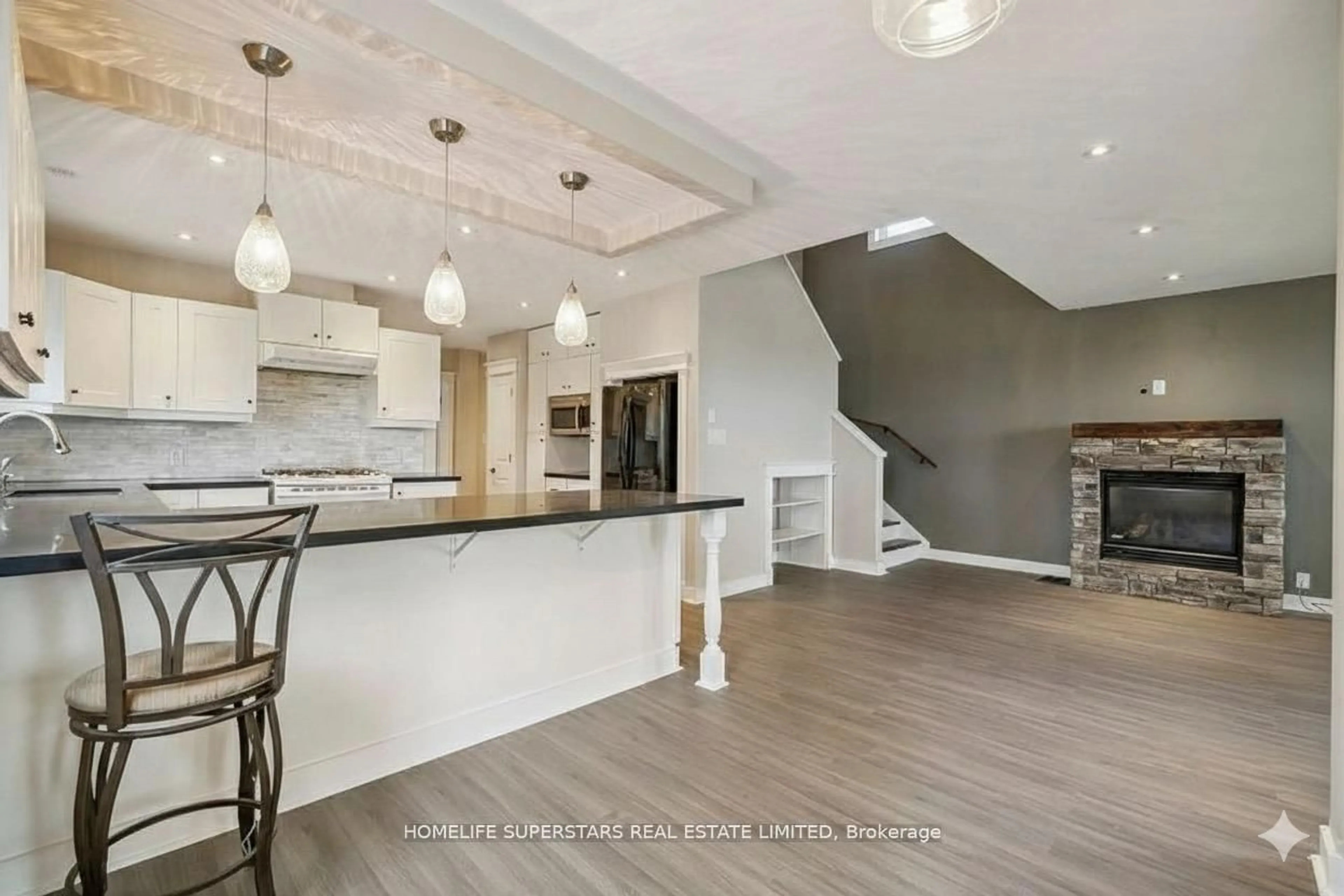 Open concept kitchen, unknown for 4290 Yonge St, Bradford West Gwillimbury Ontario L0L 1R0