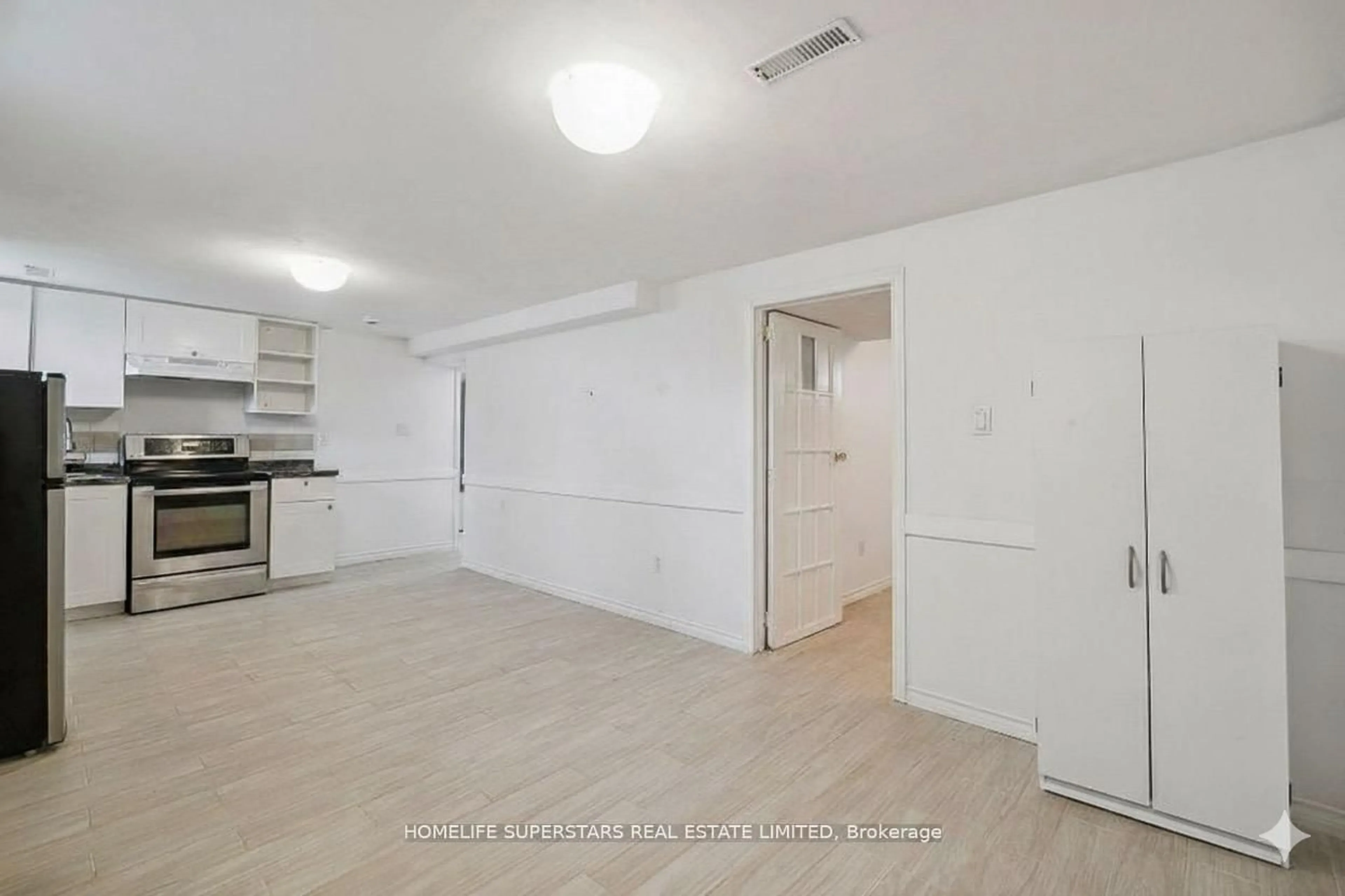 A pic of a room for 4290 Yonge St, Bradford West Gwillimbury Ontario L0L 1R0