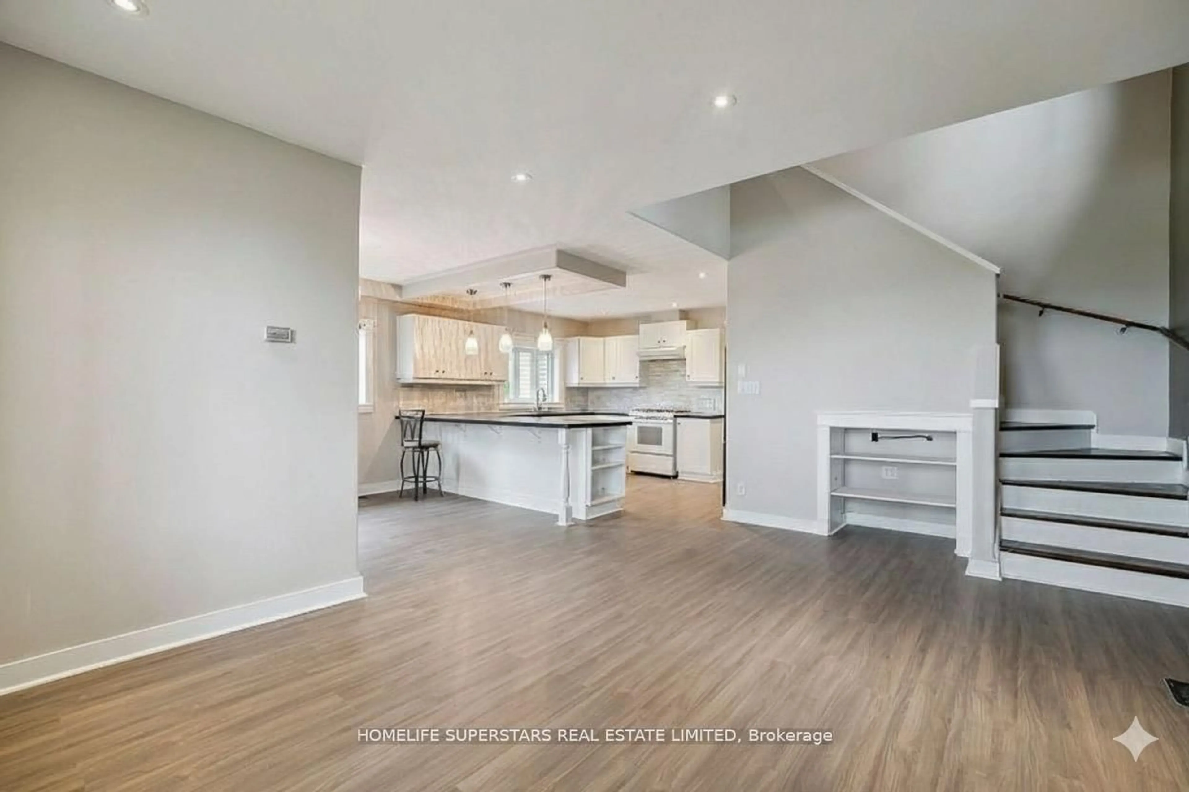Open concept kitchen, unknown for 4290 Yonge St, Bradford West Gwillimbury Ontario L0L 1R0