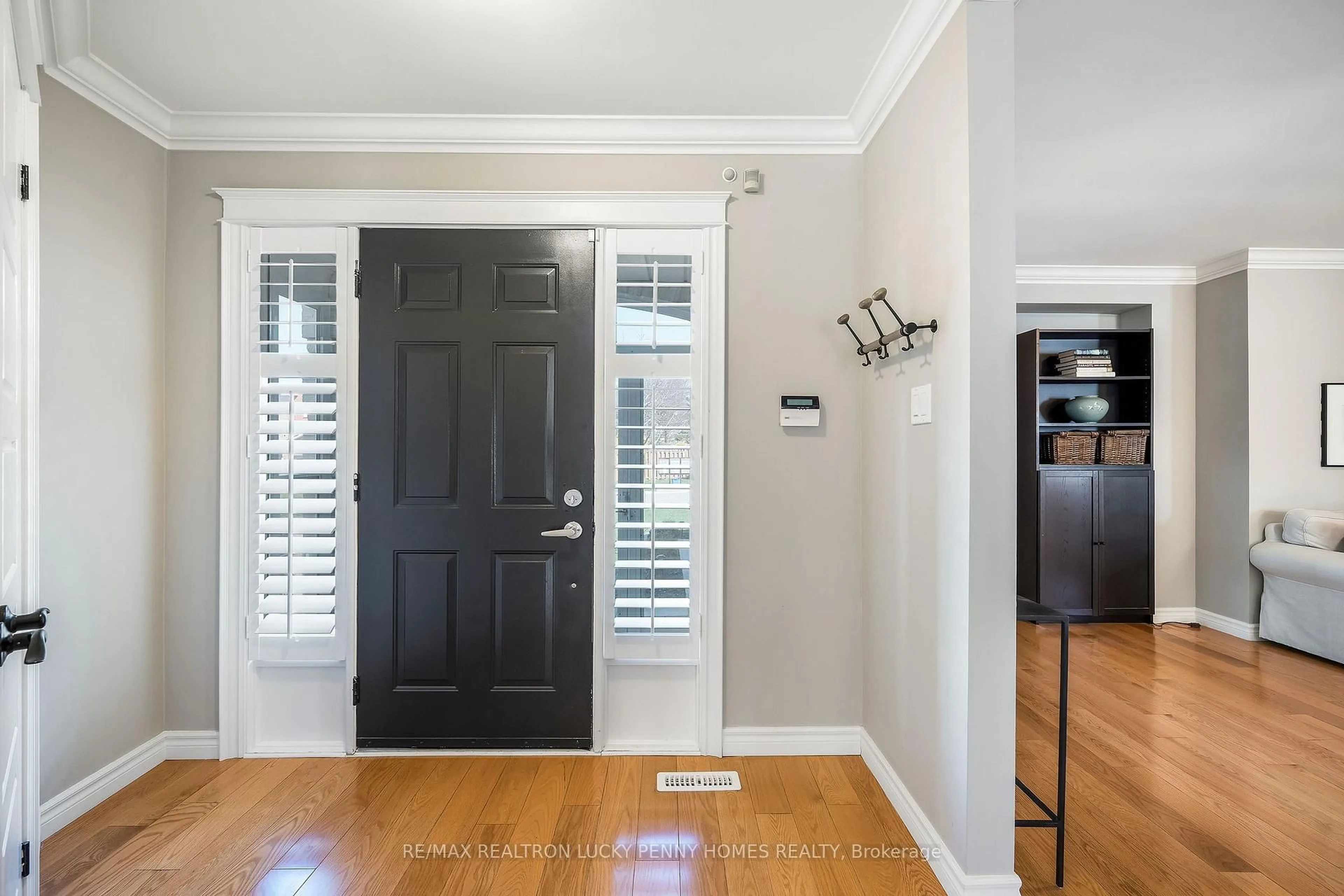 Indoor entryway for 141 Tomlinson Circ, Markham Ontario L3R 9K4