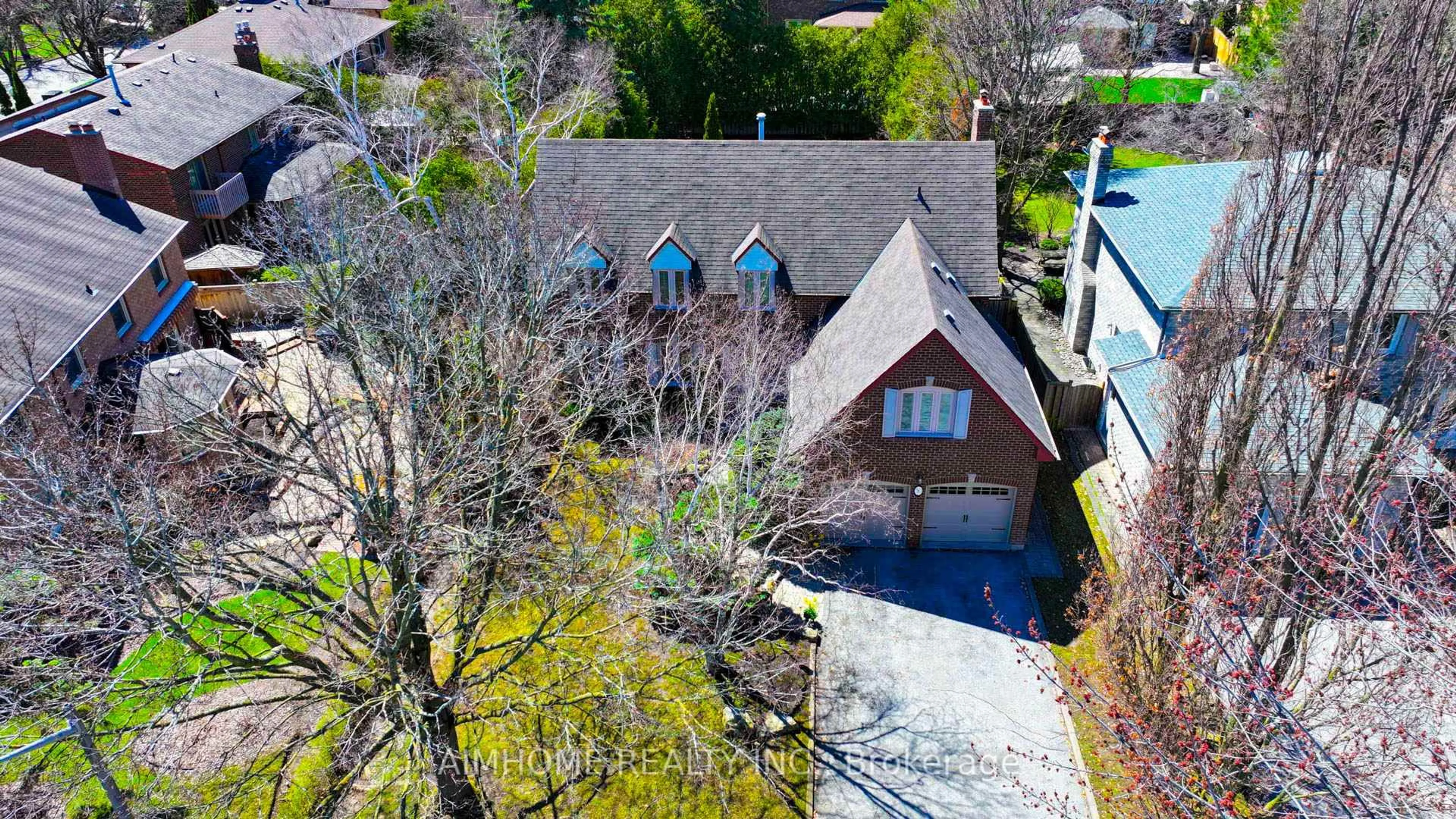 A pic from outside/outdoor area/front of a property/back of a property/a pic from drone, street for 30 Ritter Cres, Markham Ontario L3R 4K5