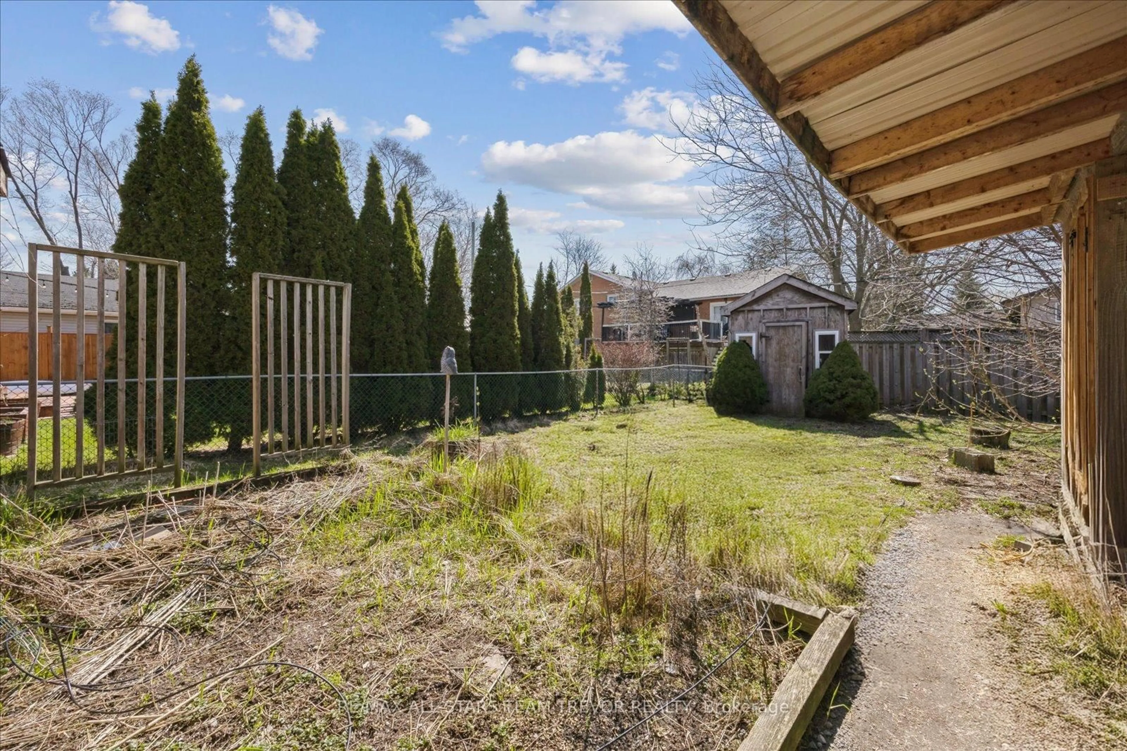 Patio, unknown for 331 Hollywood Dr, Georgina Ontario L4P 3A2