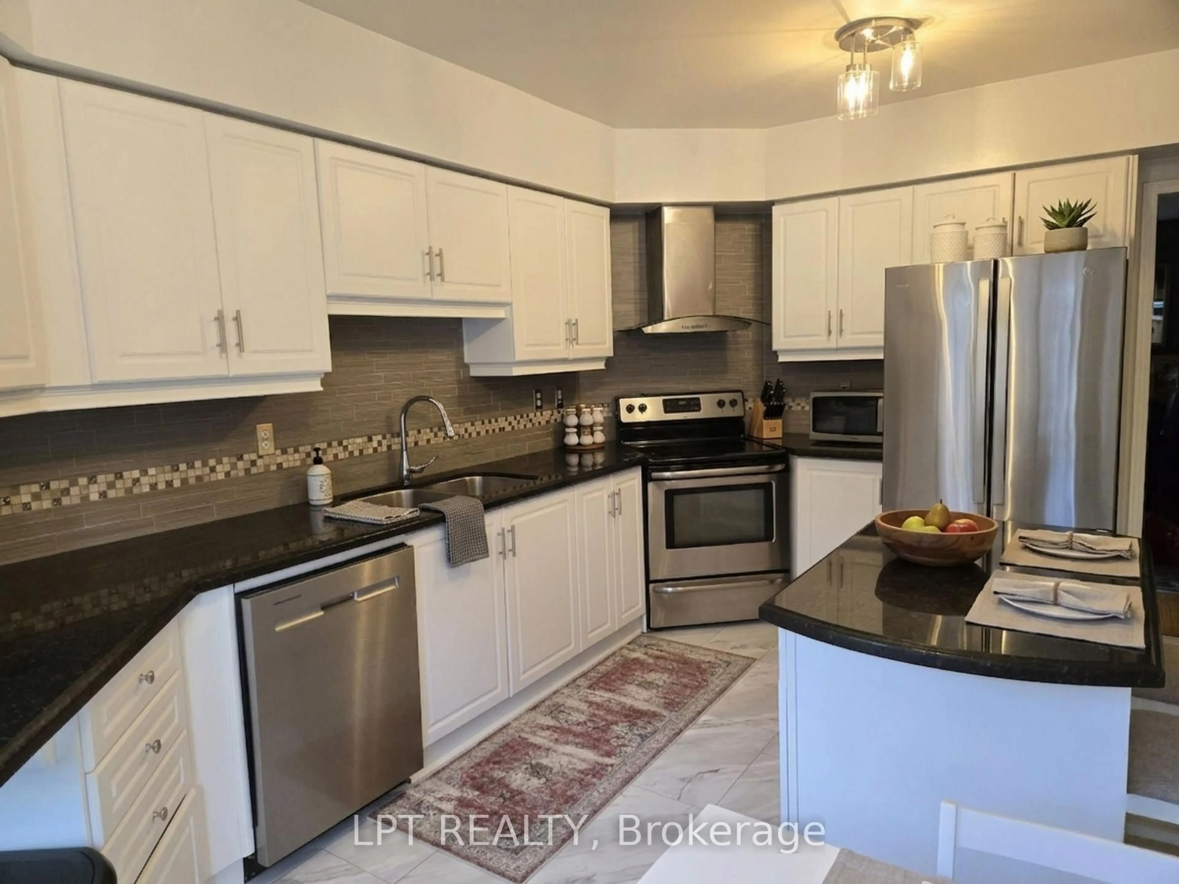 Standard kitchen, ceramic/tile floor for 249 Rushbrook Dr, Newmarket Ontario L3X 2E3
