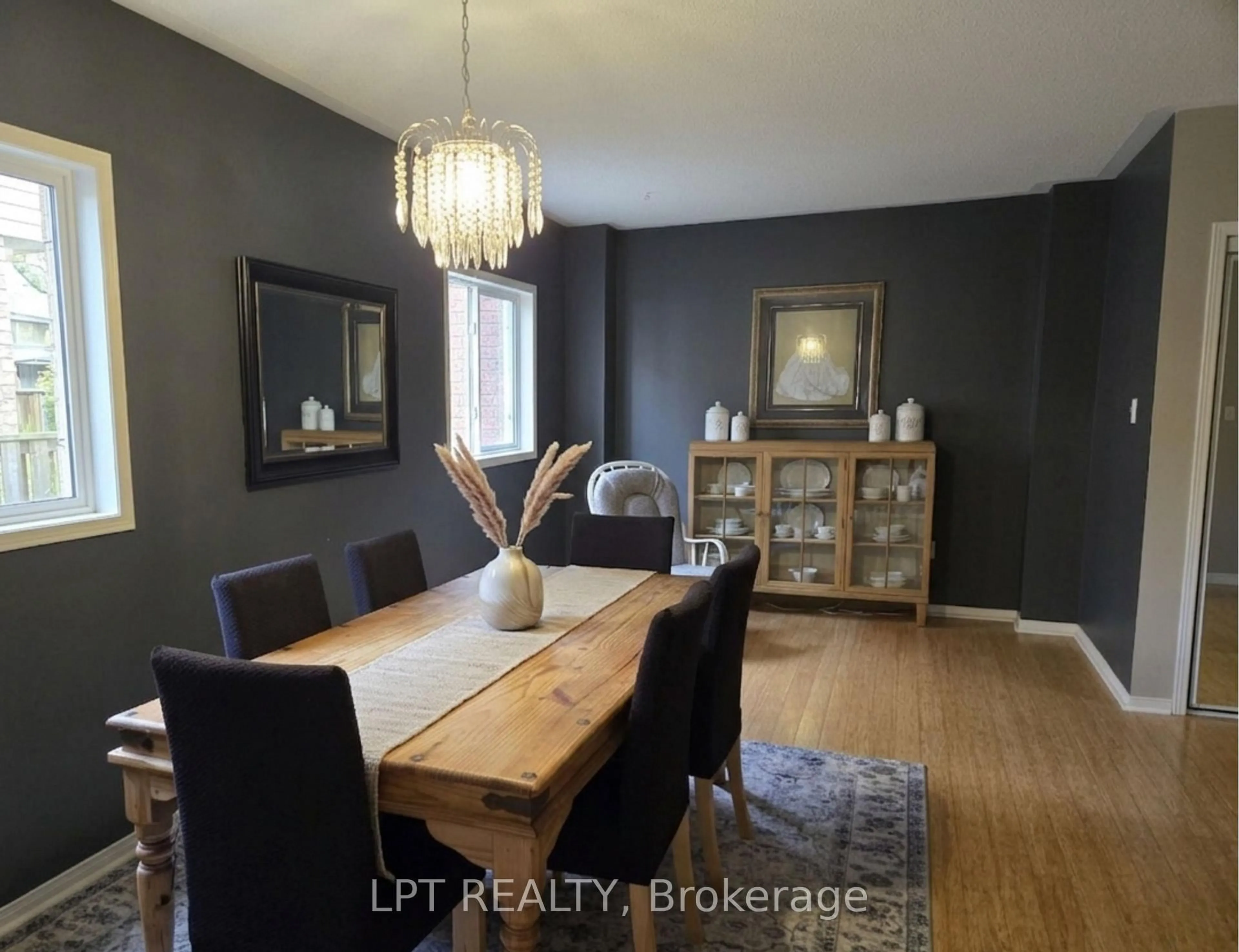 Dining room, wood/laminate floor for 249 Rushbrook Dr, Newmarket Ontario L3X 2E3