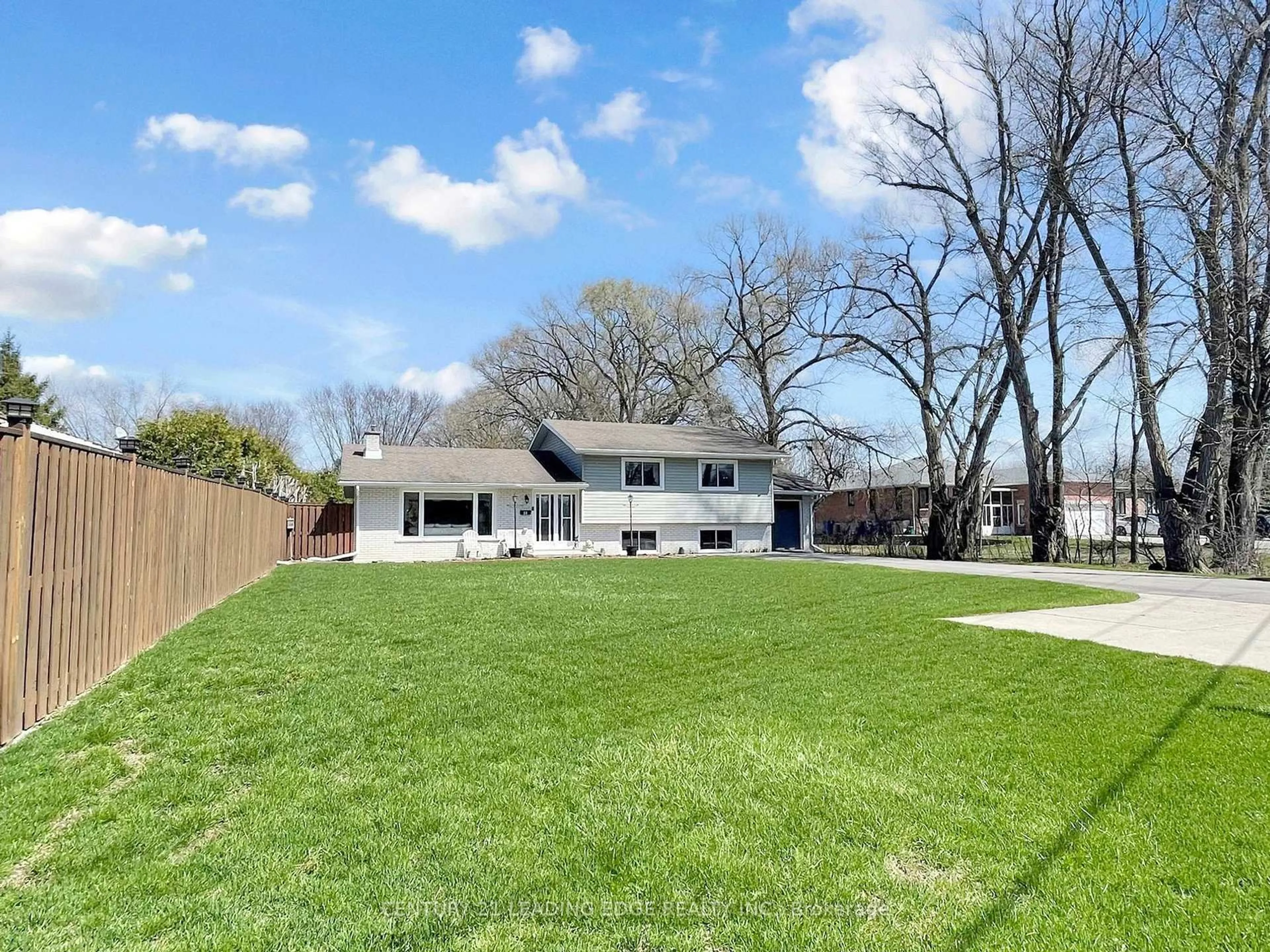 A pic from outside/outdoor area/front of a property/back of a property/a pic from drone, unknown for 53 Metro Rd, Georgina Ontario L4P 1C1