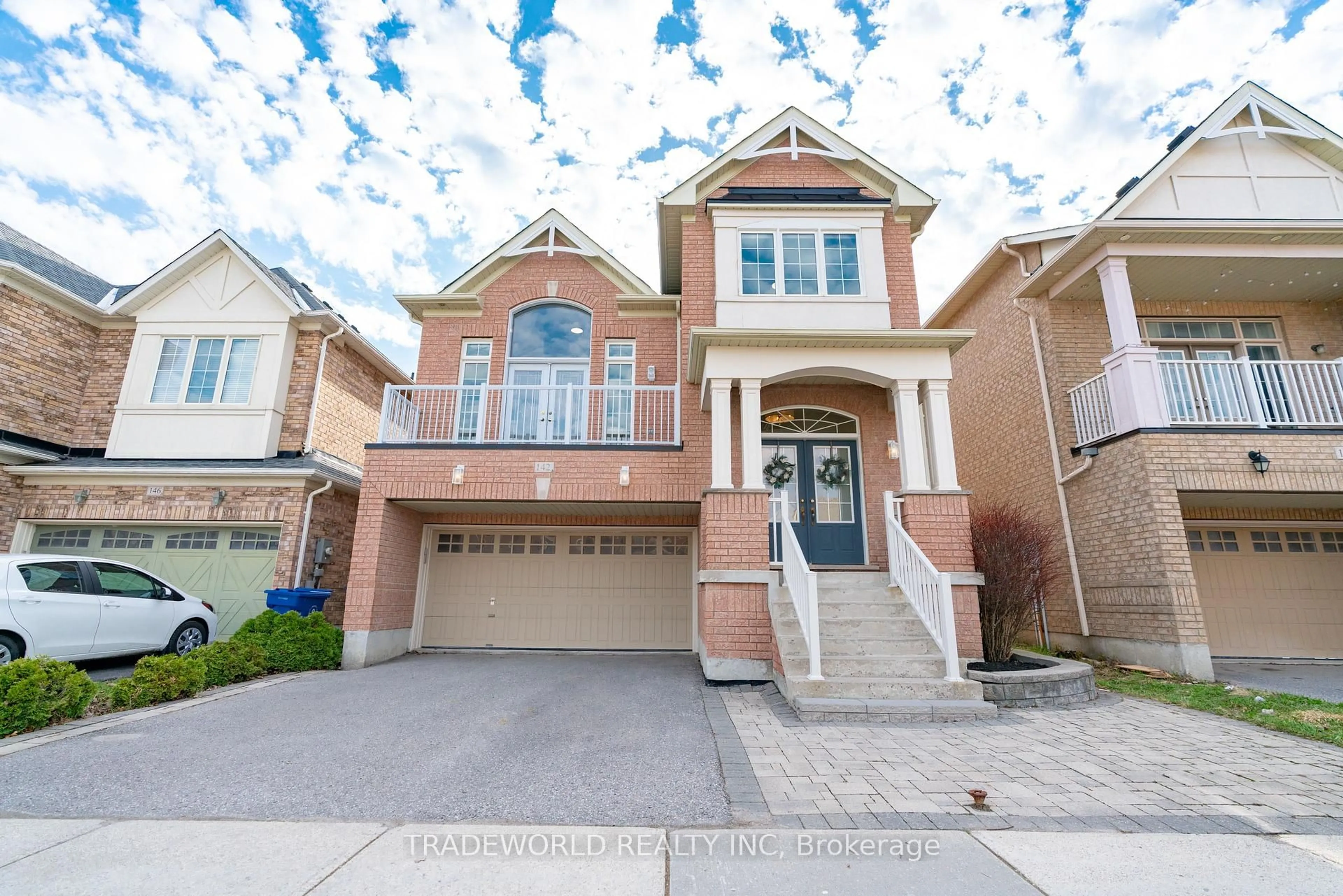 Home with brick exterior material, street for 142 Yakefarm Blvd, Whitchurch-Stouffville Ontario L4A 0R8
