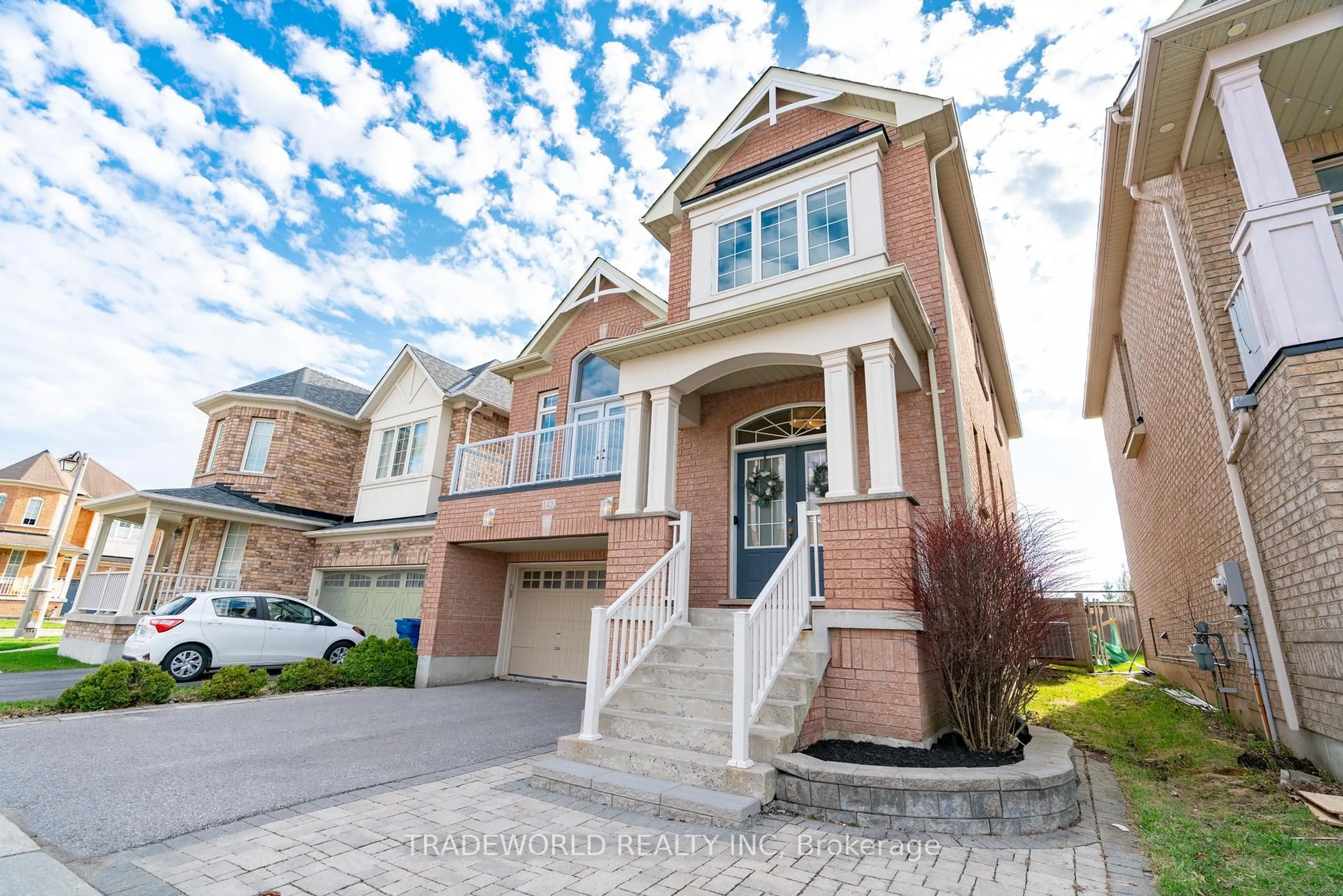 Home with brick exterior material, street for 142 Yakefarm Blvd, Whitchurch-Stouffville Ontario L4A 0R8