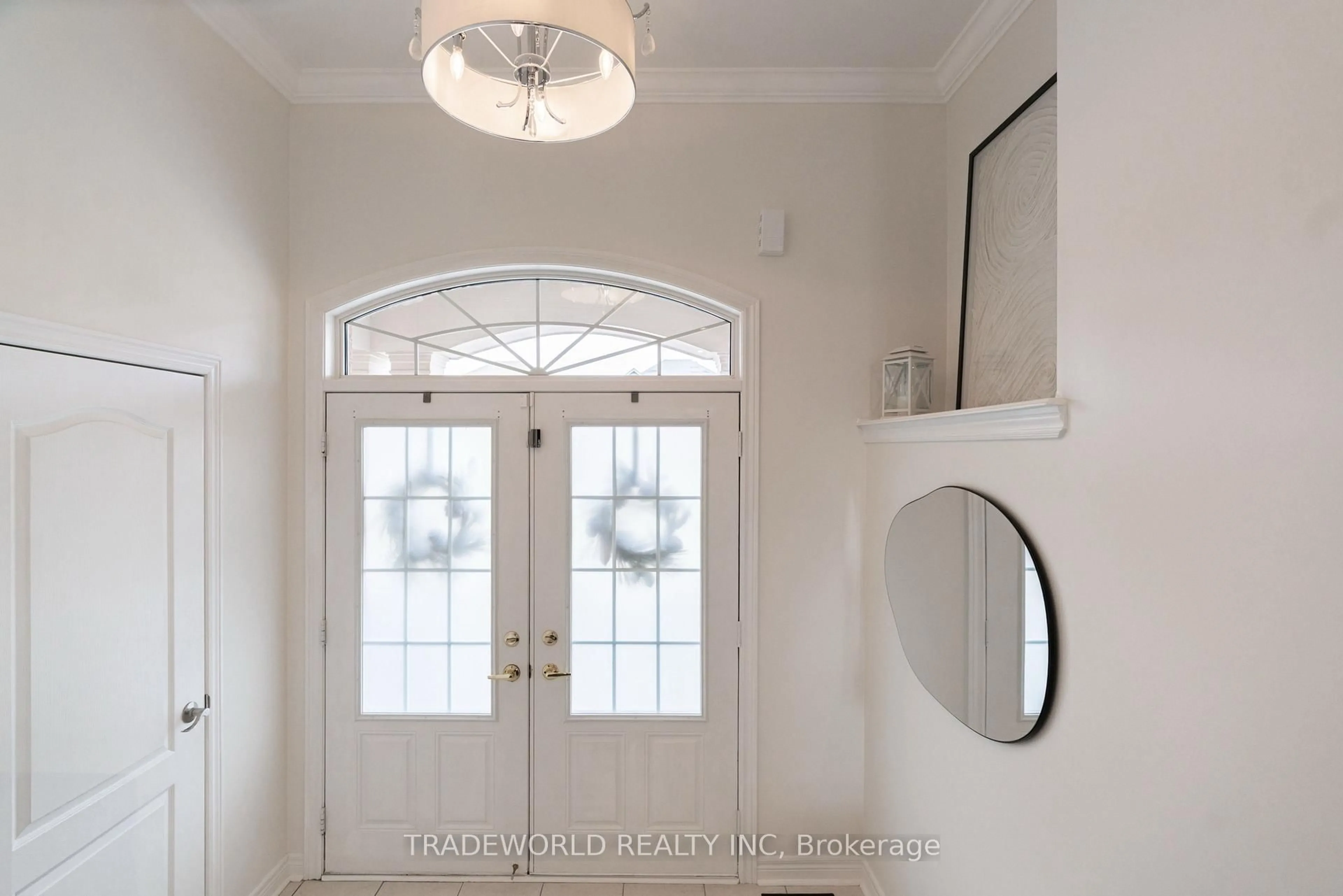 Indoor entryway for 142 Yakefarm Blvd, Whitchurch-Stouffville Ontario L4A 0R8