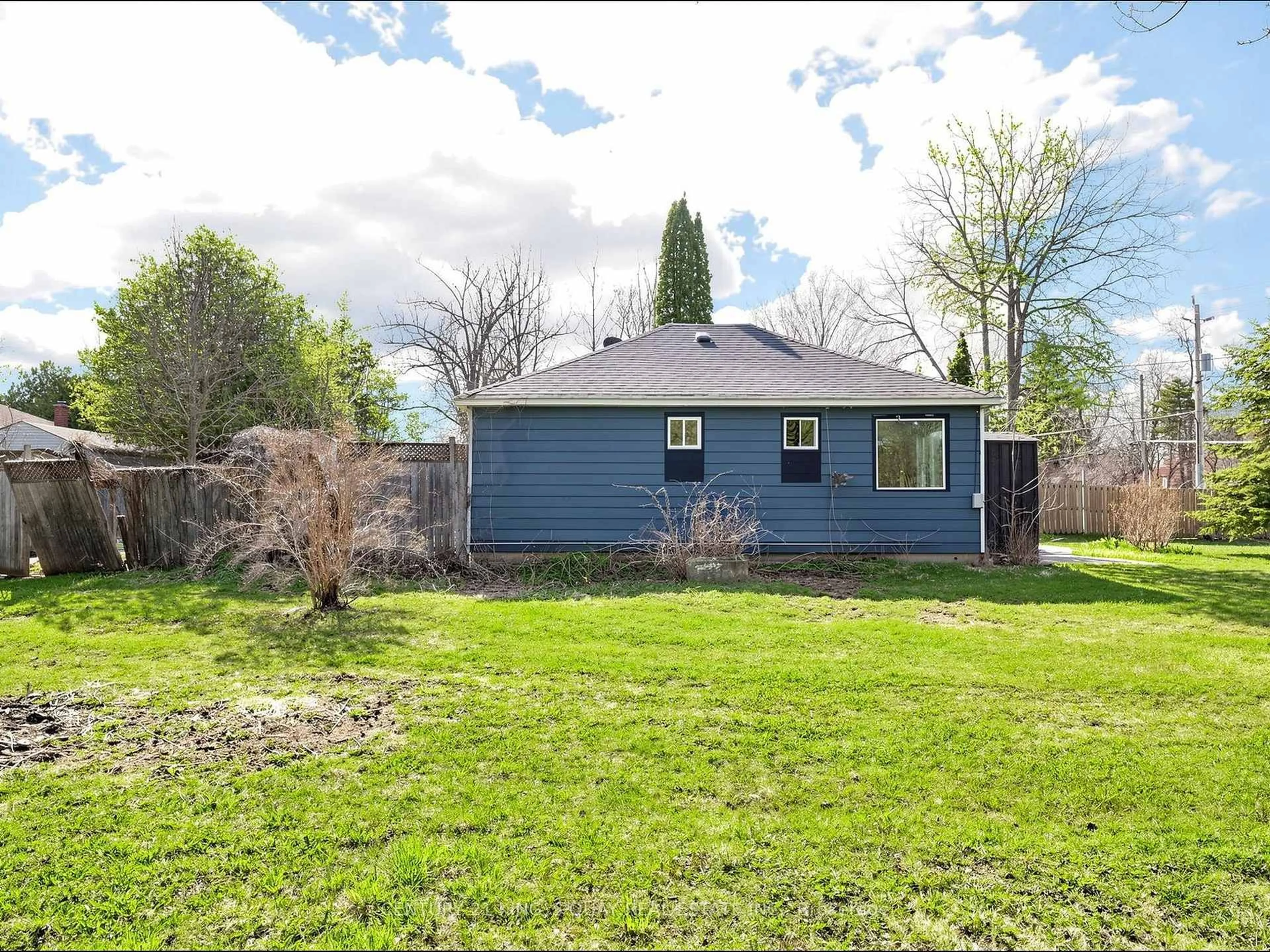 A pic from outside/outdoor area/front of a property/back of a property/a pic from drone, unknown for 1975 Metro Rd, Georgina Ontario L0E 1L0
