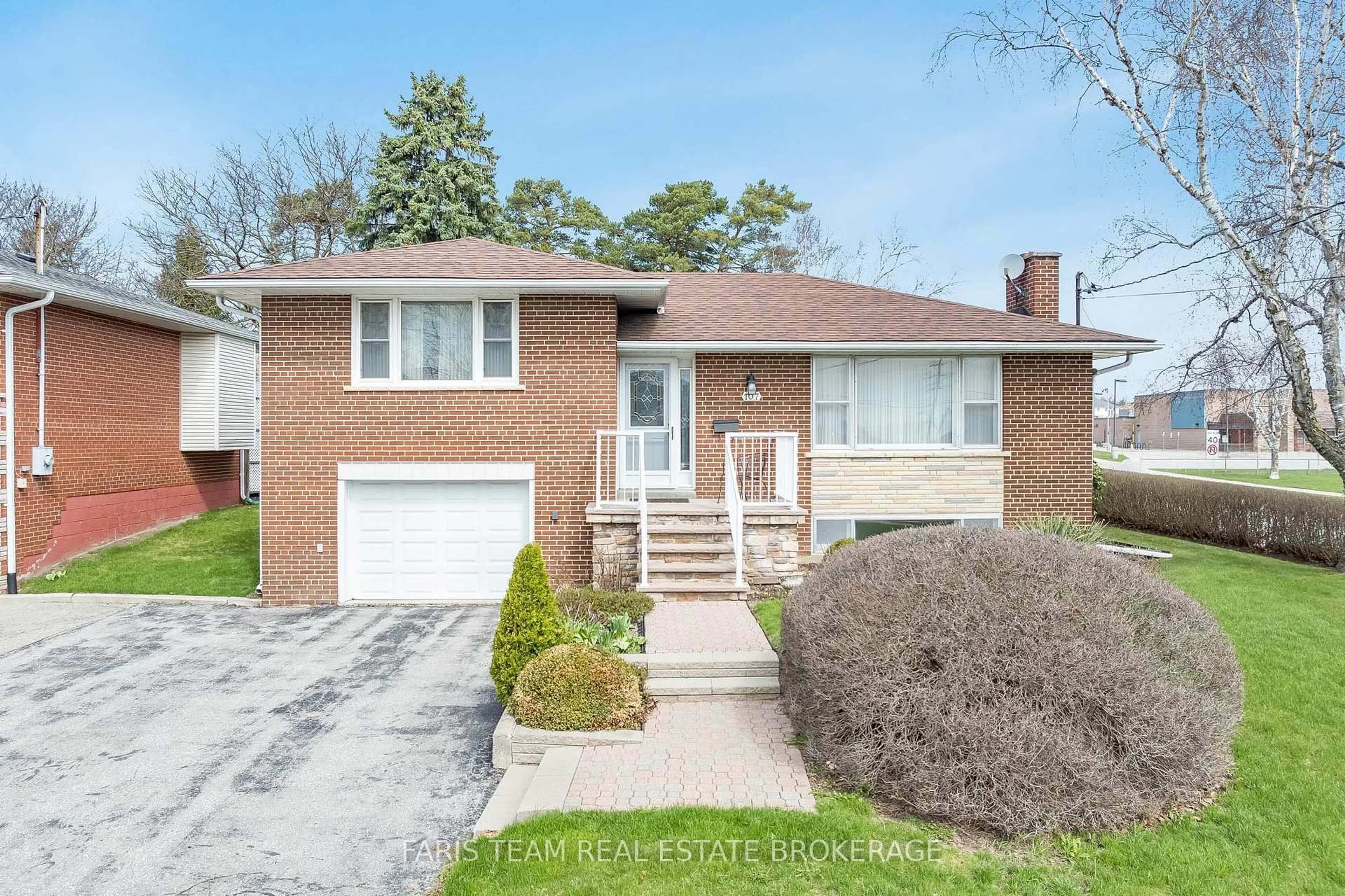 Home with brick exterior material, street for 107 Scanlon Ave, Bradford West Gwillimbury Ontario L3Z 1G6