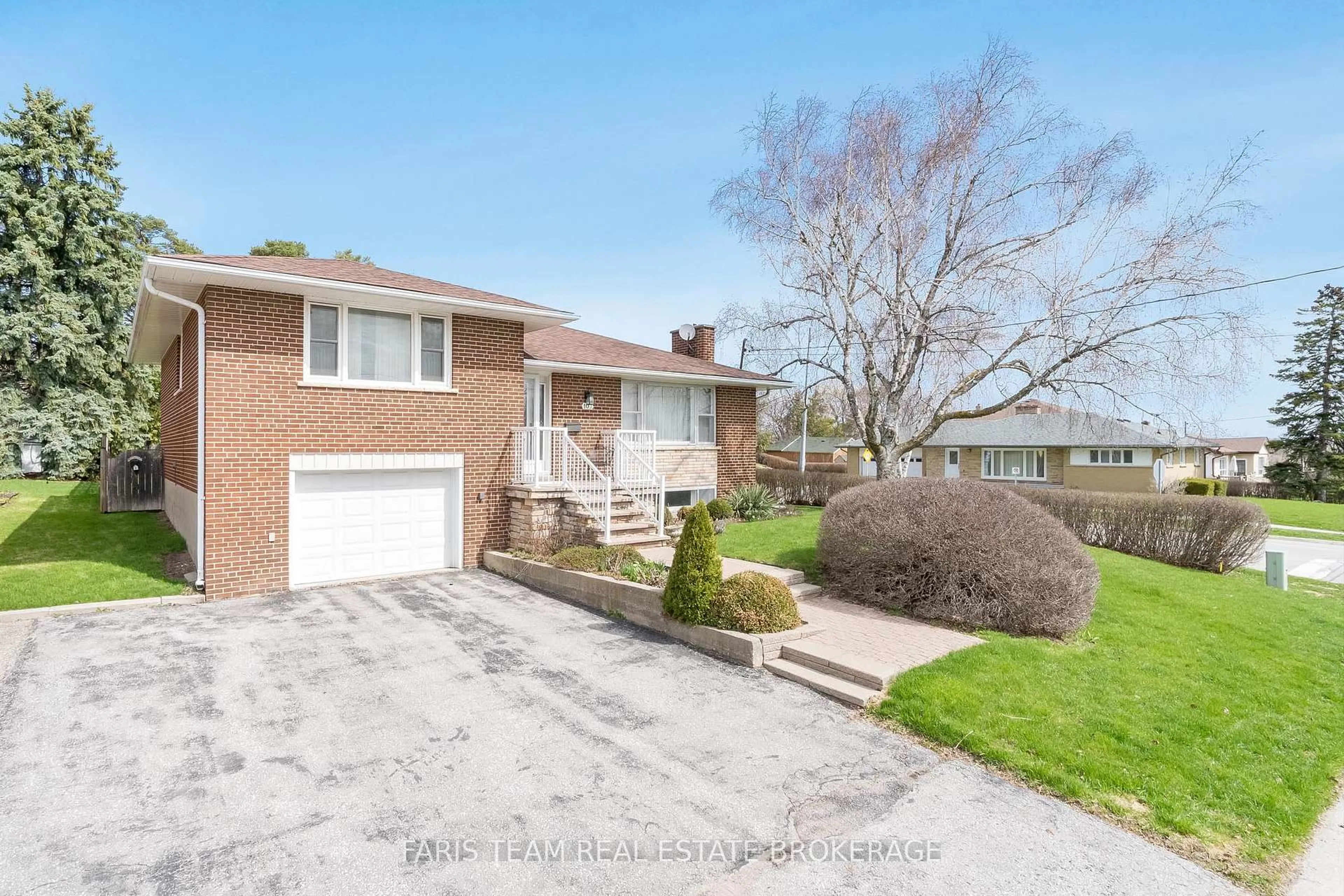 Home with brick exterior material, street for 107 Scanlon Ave, Bradford West Gwillimbury Ontario L3Z 1G6