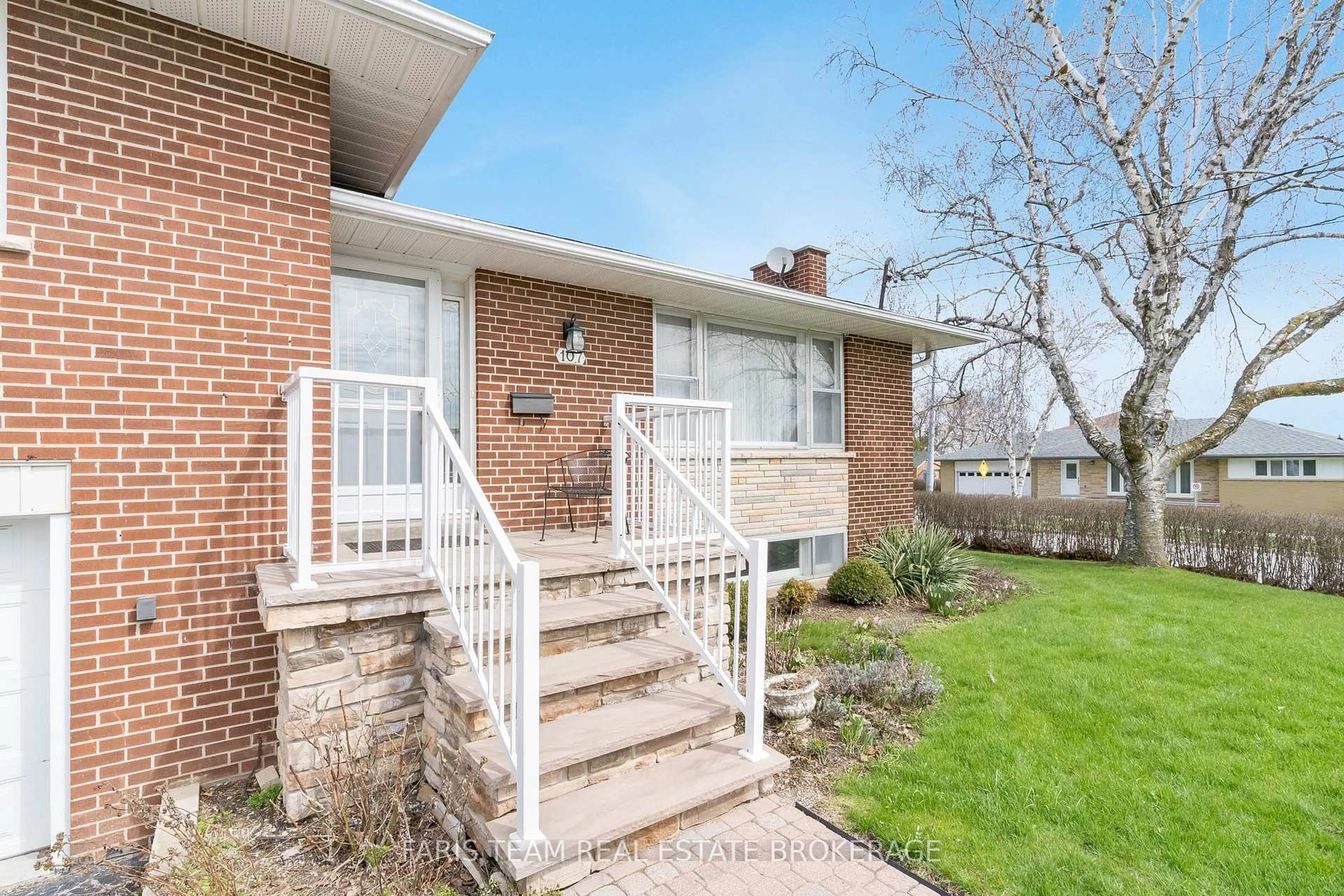 Home with brick exterior material, street for 107 Scanlon Ave, Bradford West Gwillimbury Ontario L3Z 1G6