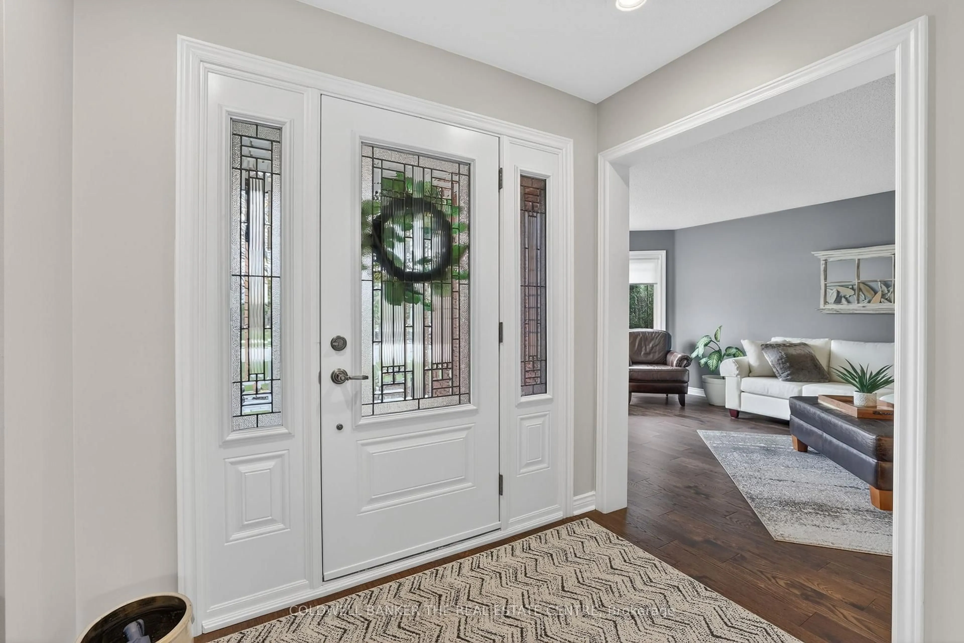 Indoor entryway for 896 Bosworth Crt, Newmarket Ontario L3X 1Z1