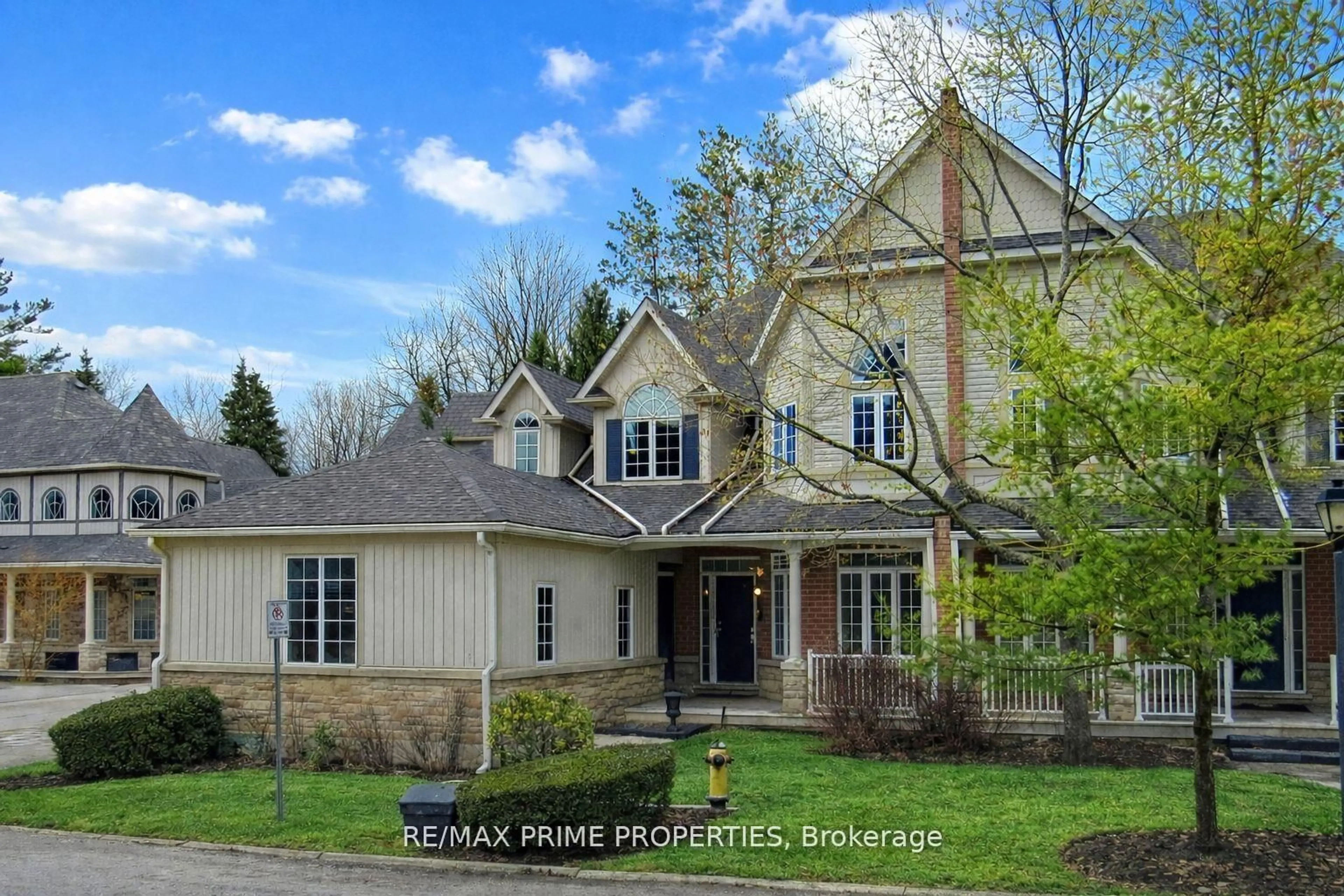 A pic from outside/outdoor area/front of a property/back of a property/a pic from drone, street for 11 Berczy Creek Way #18, Markham Ontario L6C 2R3