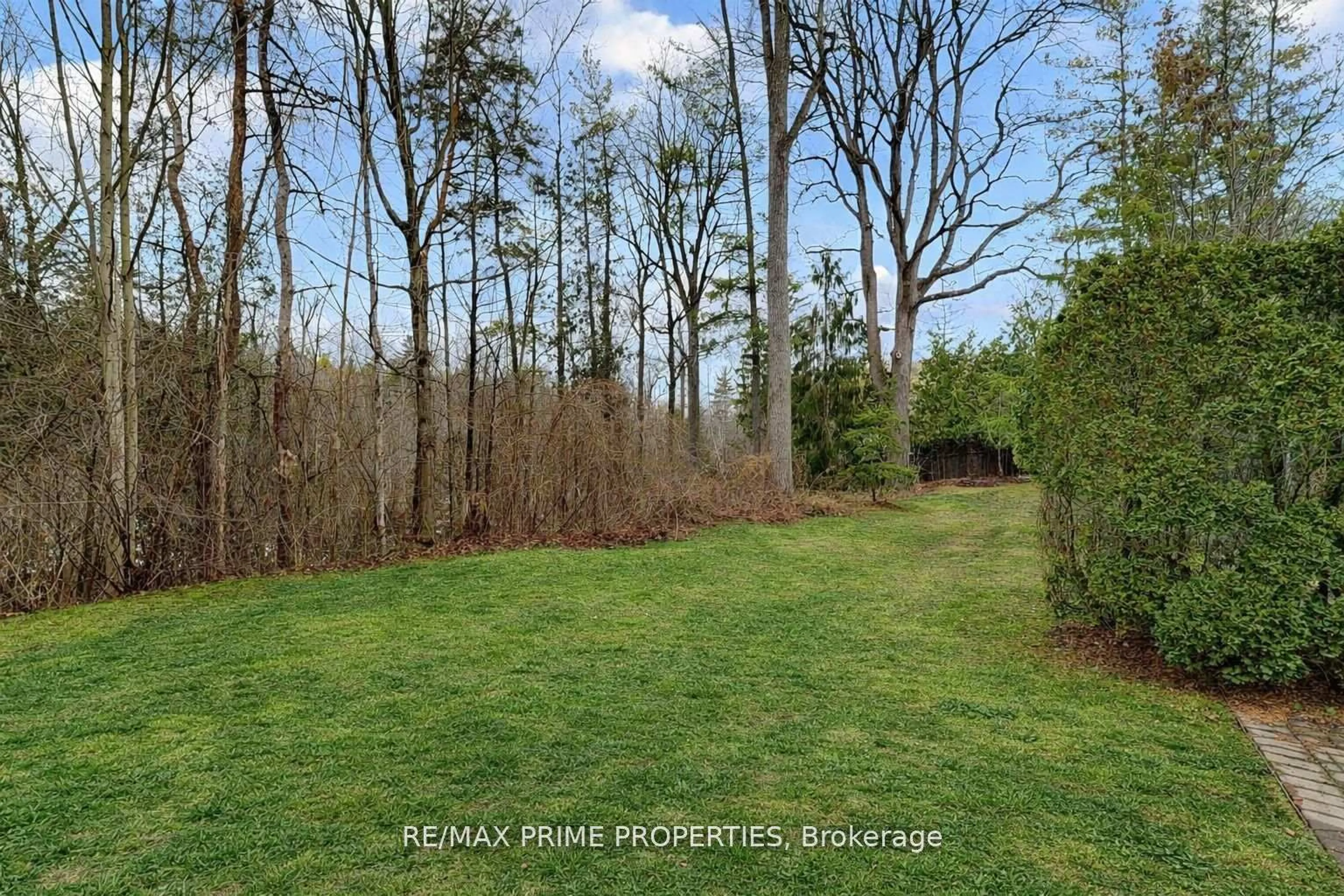 A pic from outside/outdoor area/front of a property/back of a property/a pic from drone, forest/trees view for 11 Berczy Creek Way #18, Markham Ontario L6C 2R3