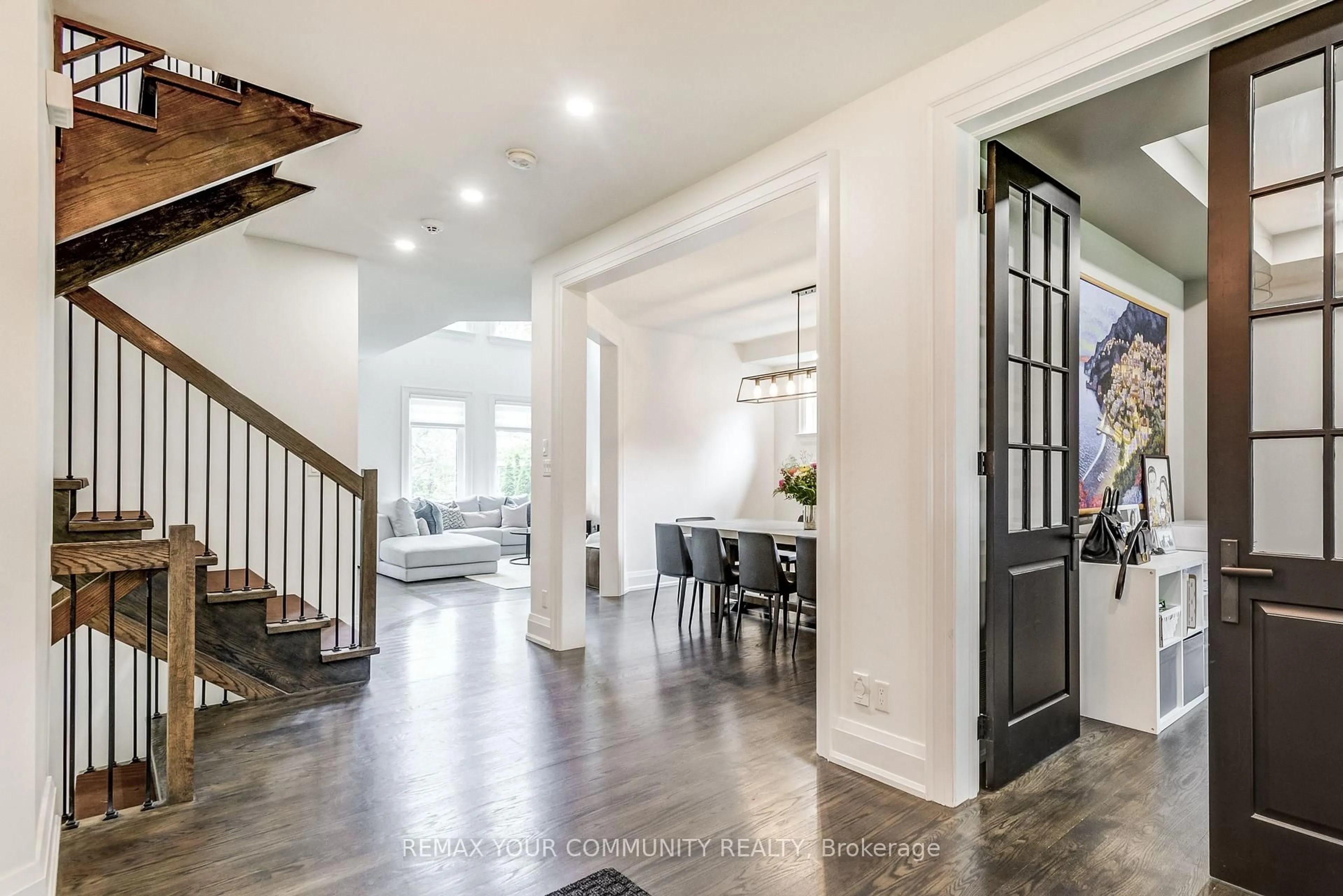 Indoor entryway for 3 Strathroy Cres, Markham Ontario L3P 2E5