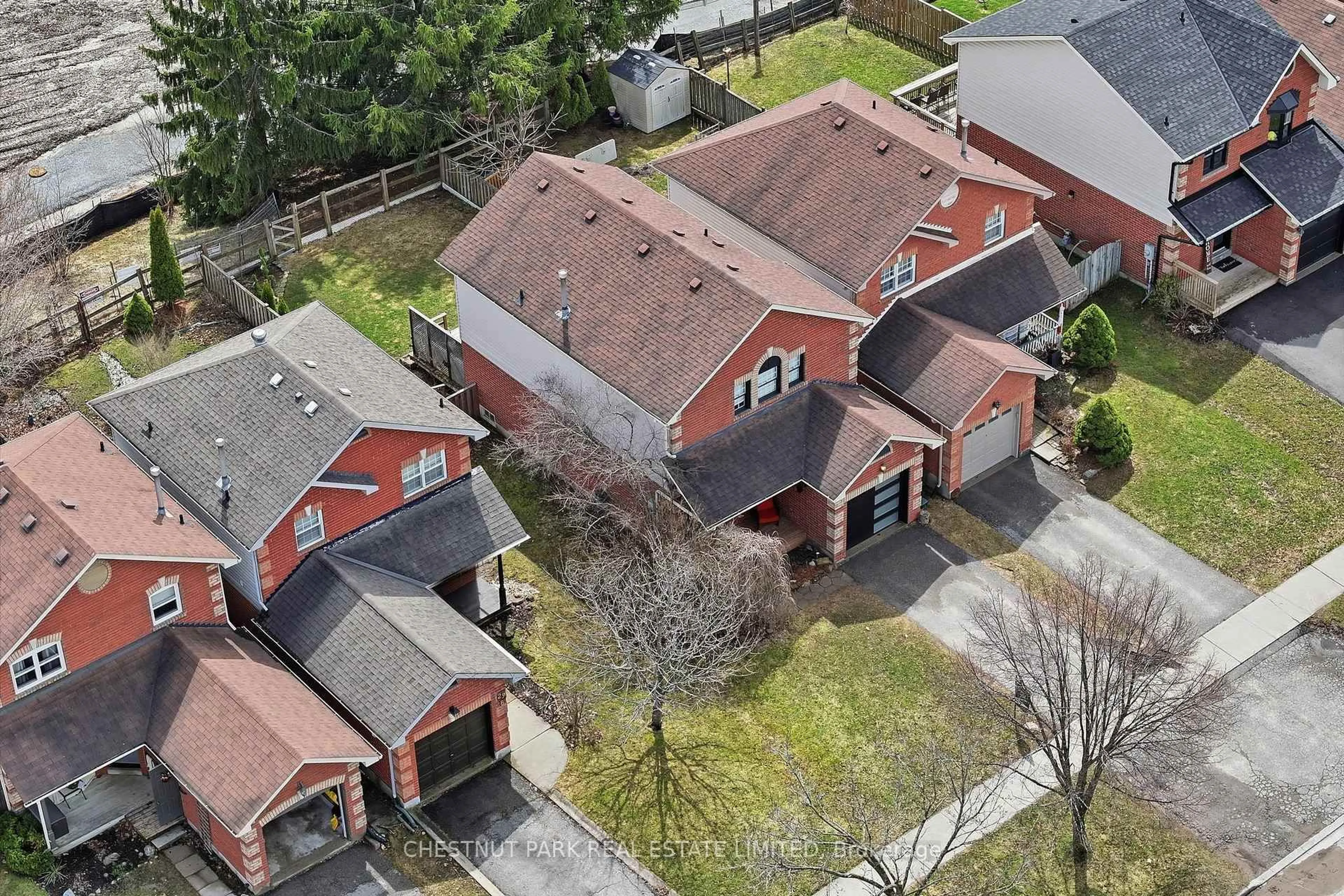 A pic from outside/outdoor area/front of a property/back of a property/a pic from drone, street for 31A South Balsam St, Uxbridge Ontario L9P 1V2
