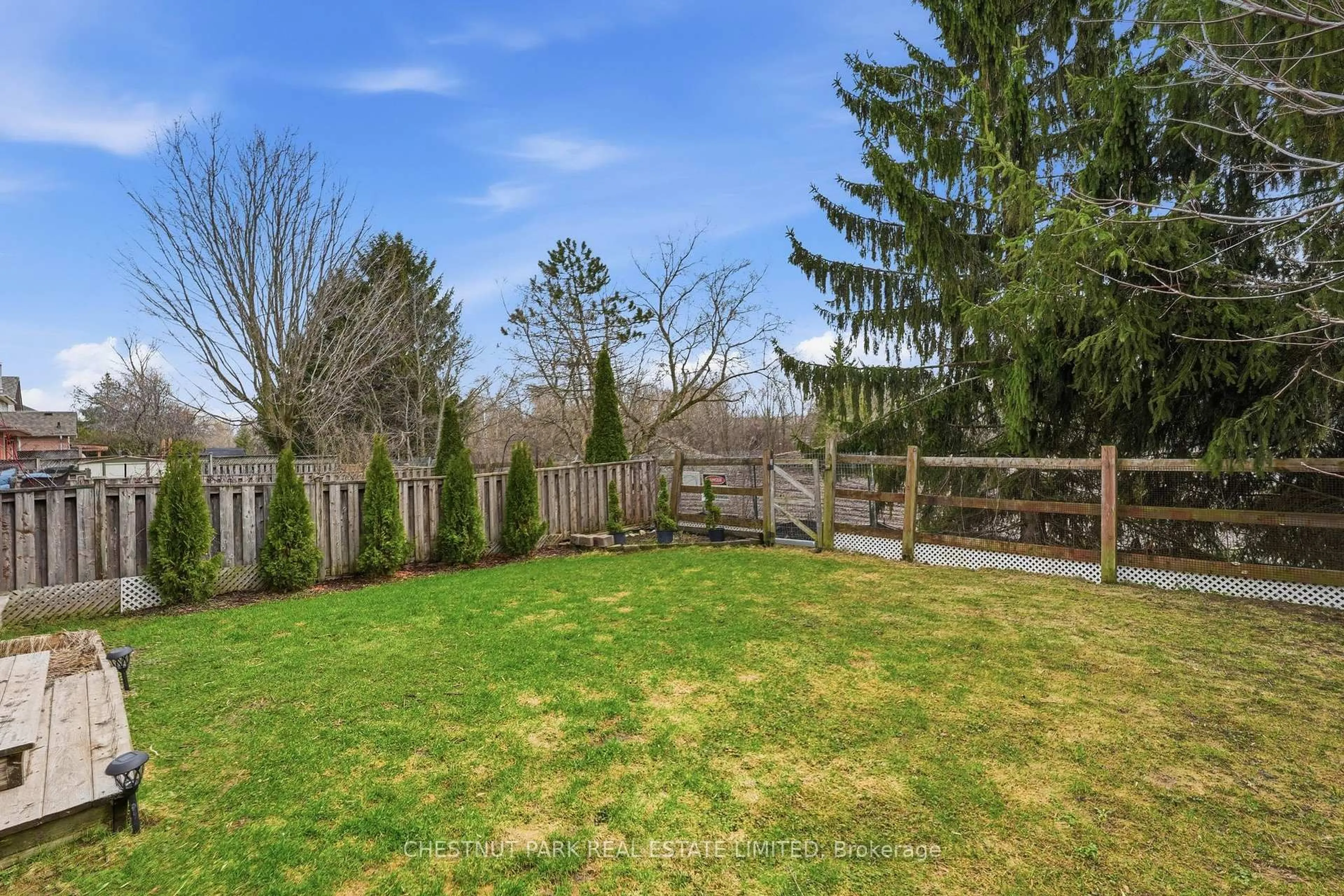A pic from outside/outdoor area/front of a property/back of a property/a pic from drone, unknown for 31A South Balsam St, Uxbridge Ontario L9P 1V2