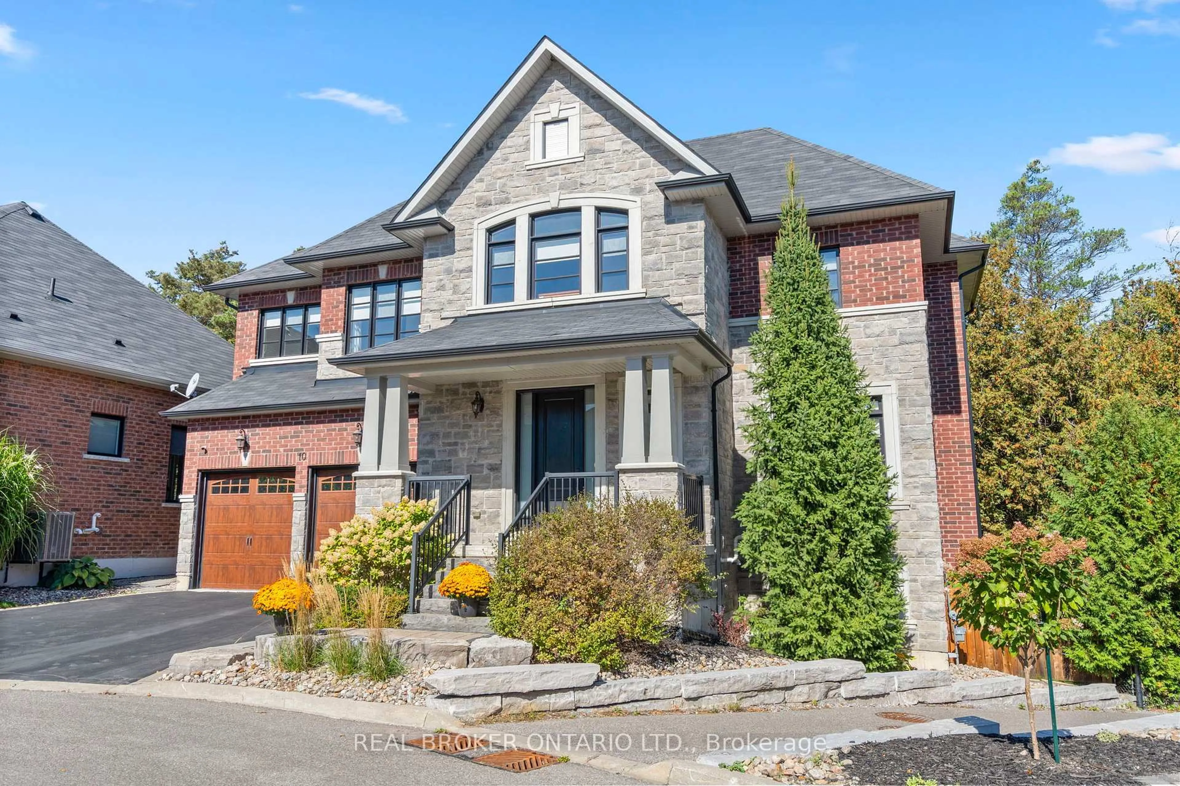 Home with brick exterior material, street for 10 Os James Hunt Crt, Uxbridge Ontario L9P 0E3