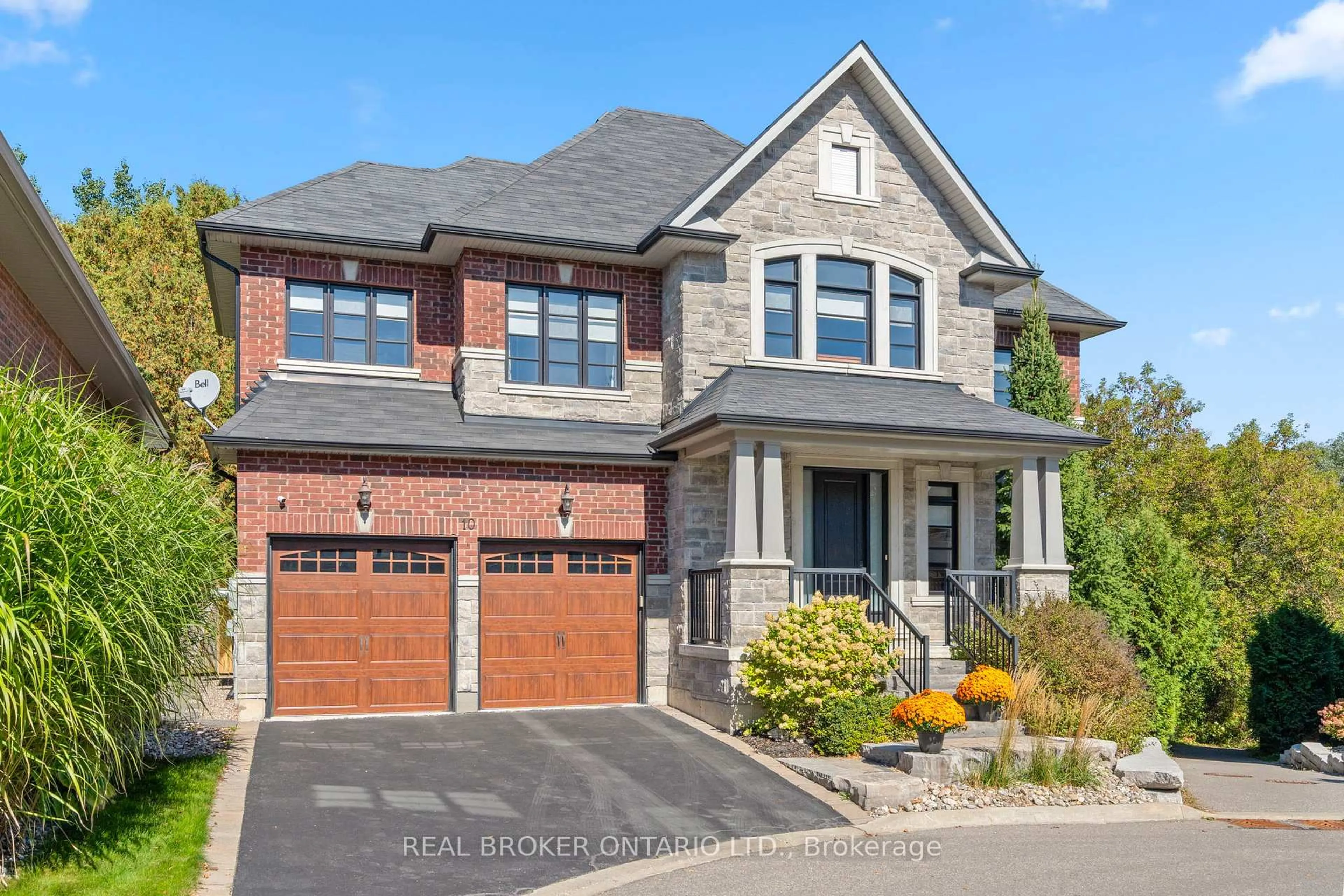 Home with brick exterior material, street for 10 Os James Hunt Crt, Uxbridge Ontario L9P 0E3