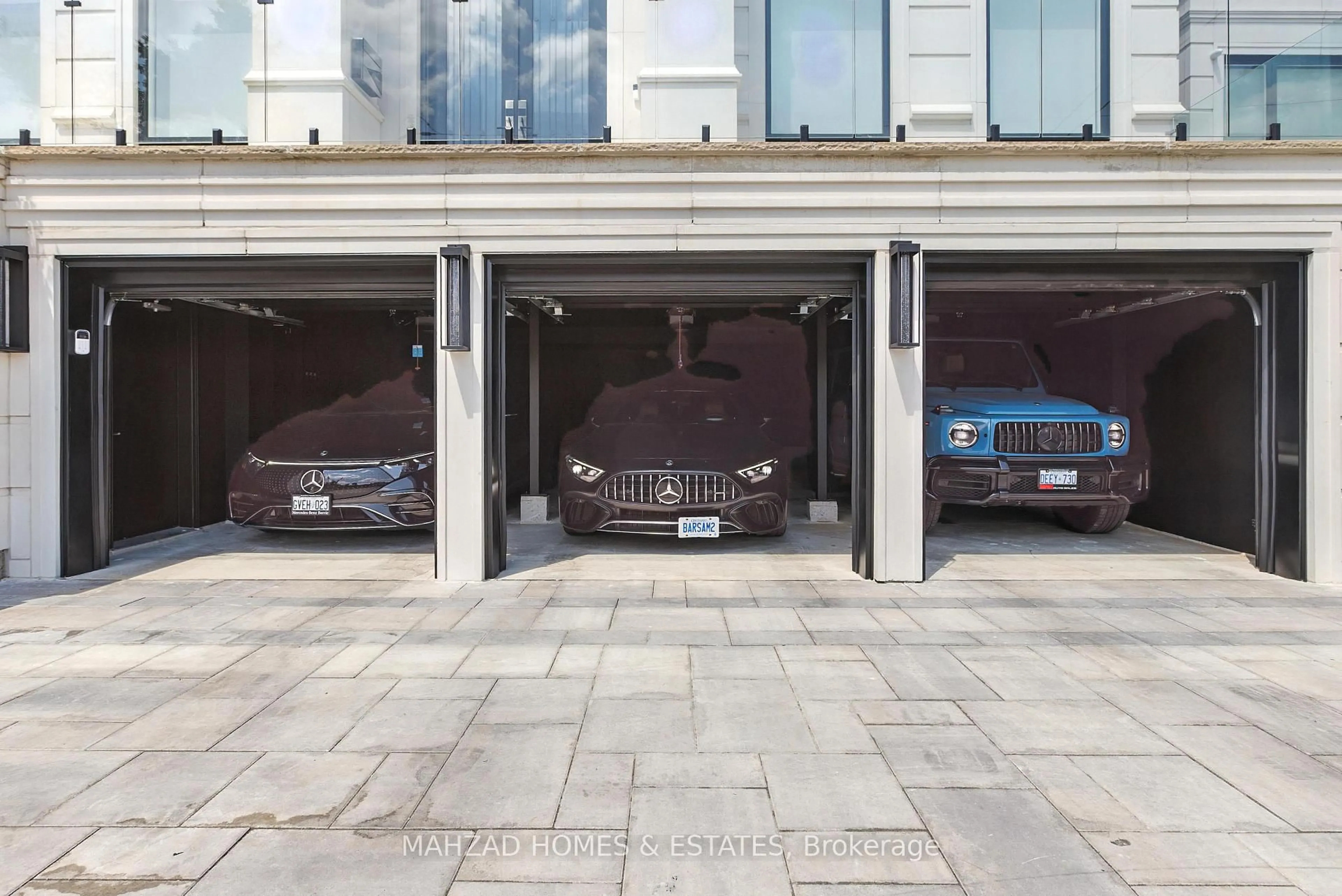 Indoor garage for 30 B Scott Dr, Richmond Hill Ontario L4C 6V6