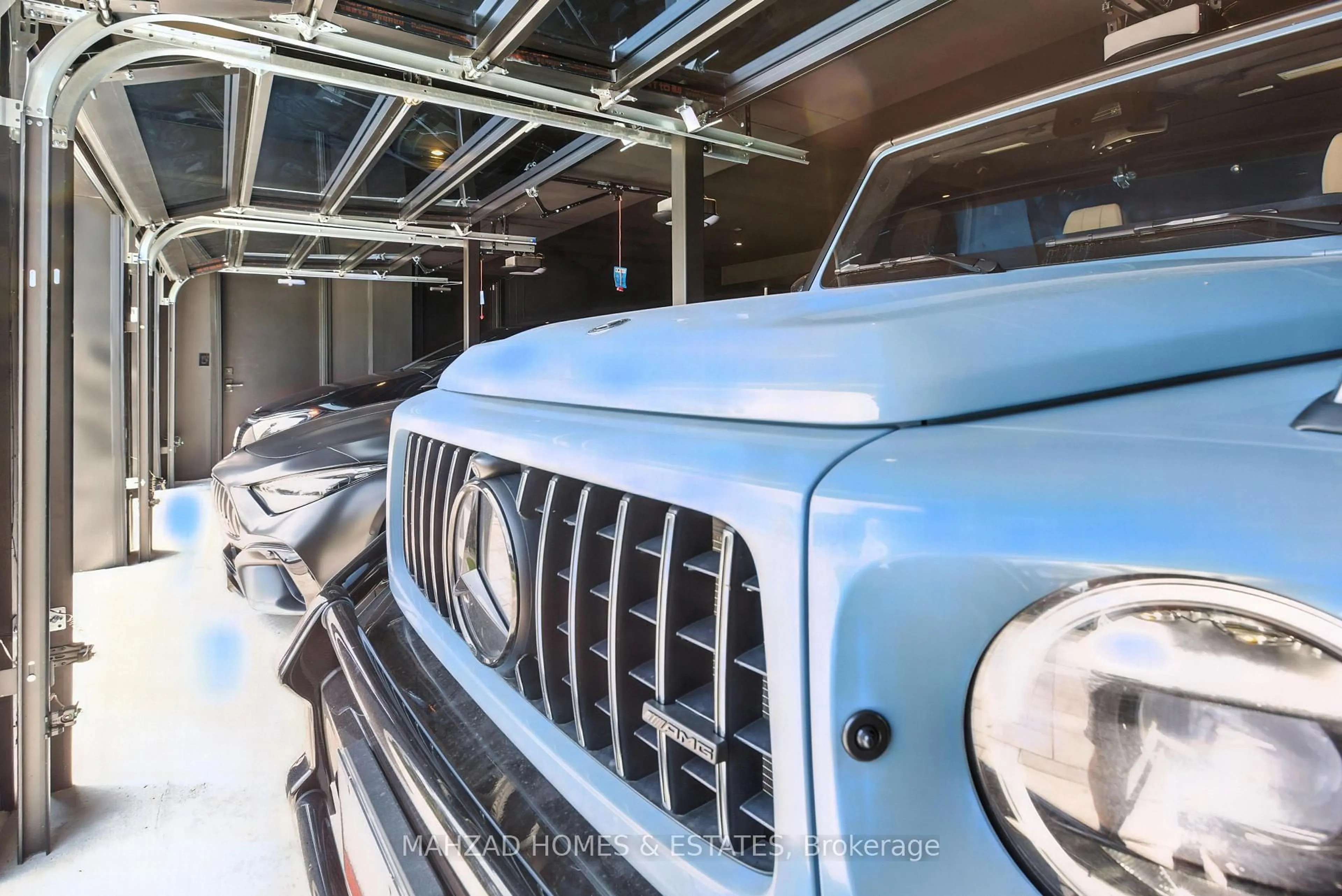 Indoor garage for 30 B Scott Dr, Richmond Hill Ontario L4C 6V6