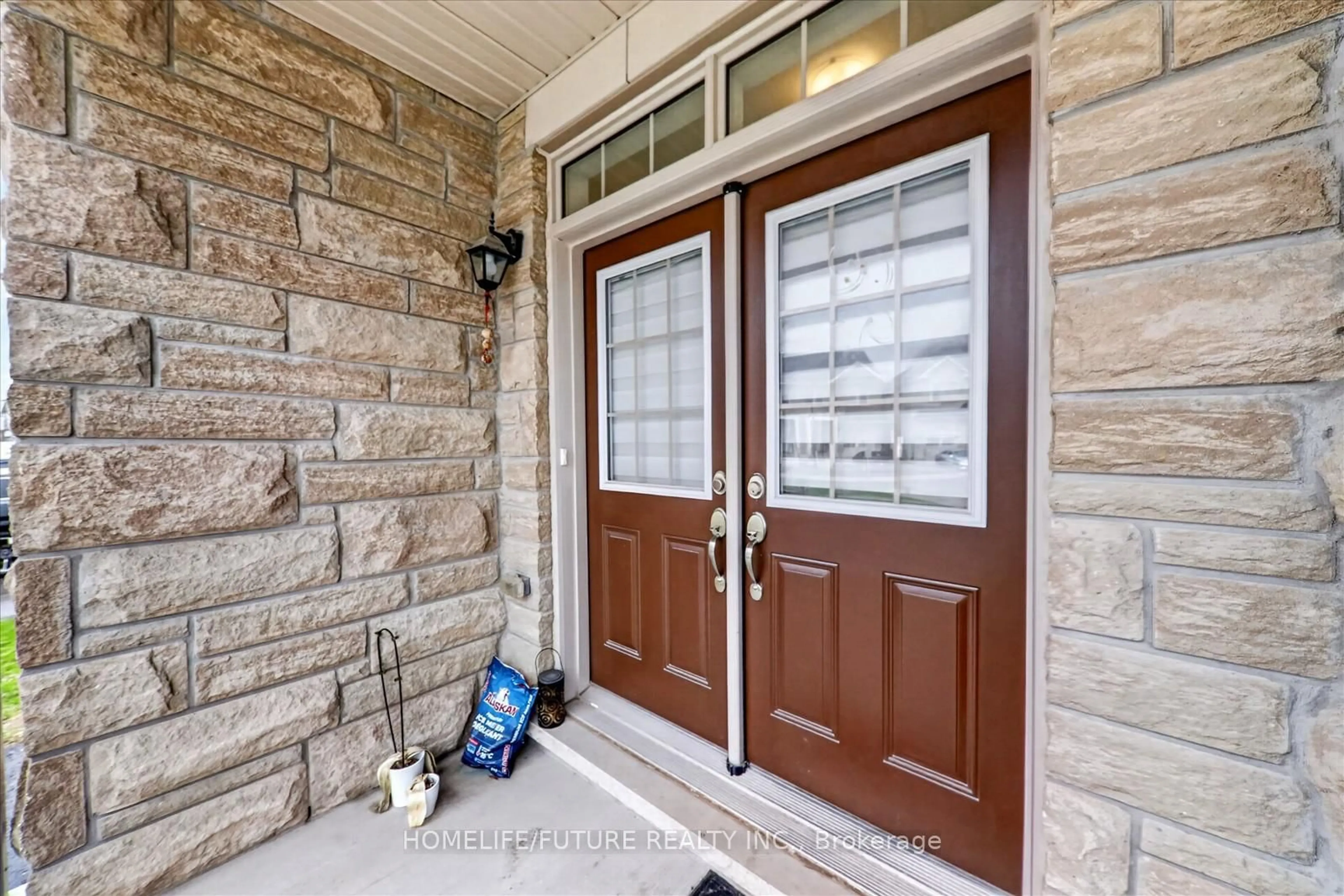 Indoor entryway for 6 Ryler Way, Markham Ontario L3S 0E7
