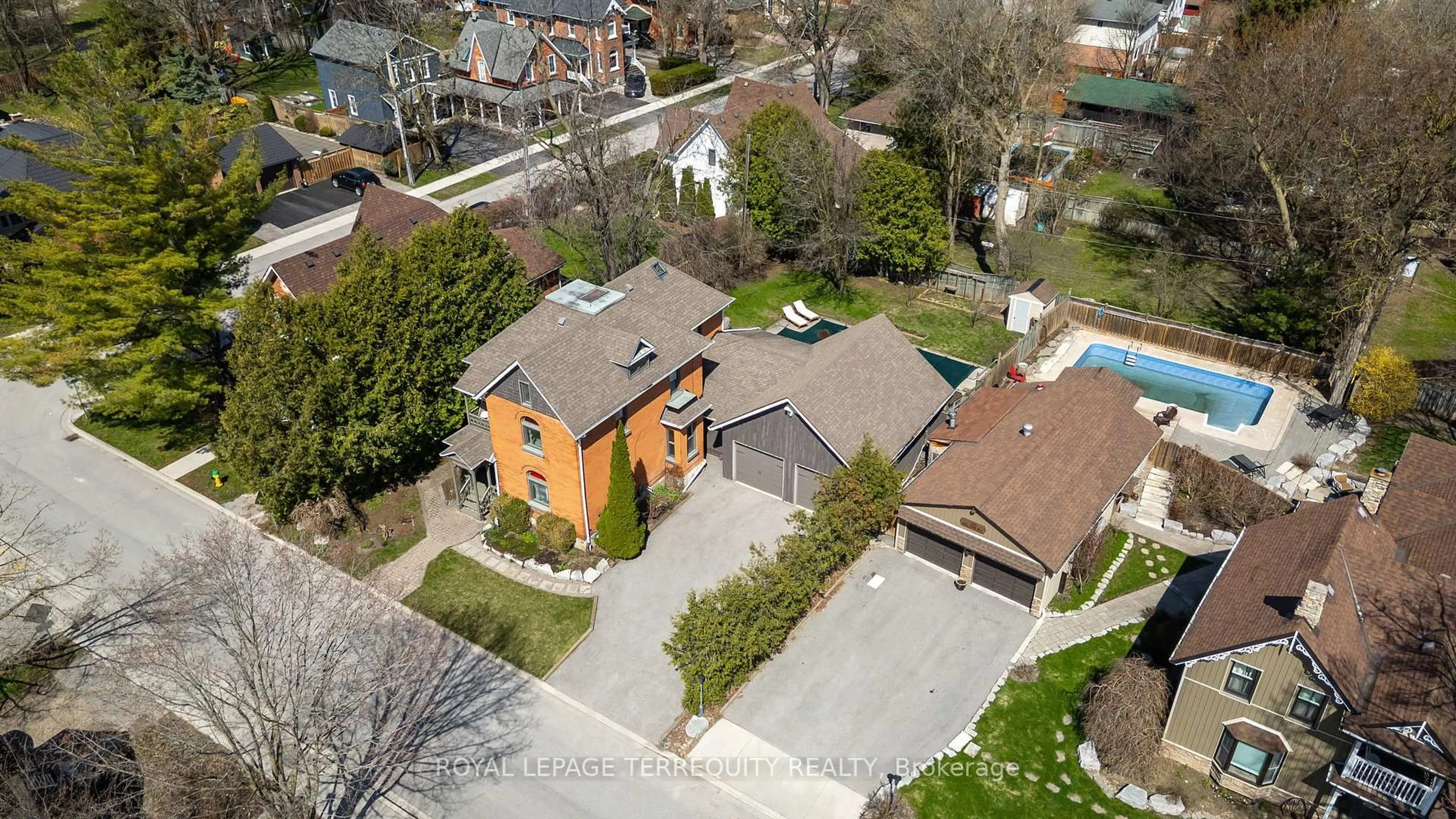 A pic from outside/outdoor area/front of a property/back of a property/a pic from drone, street for 16 Wilson St, New Tecumseth Ontario L0G 1W0